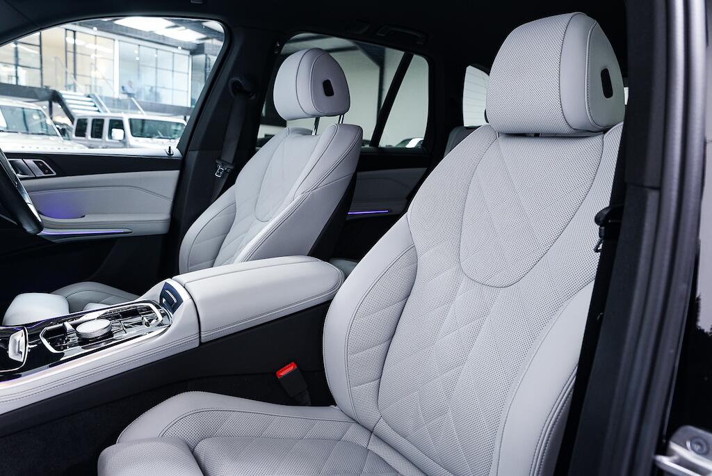 BMW X5 view 13