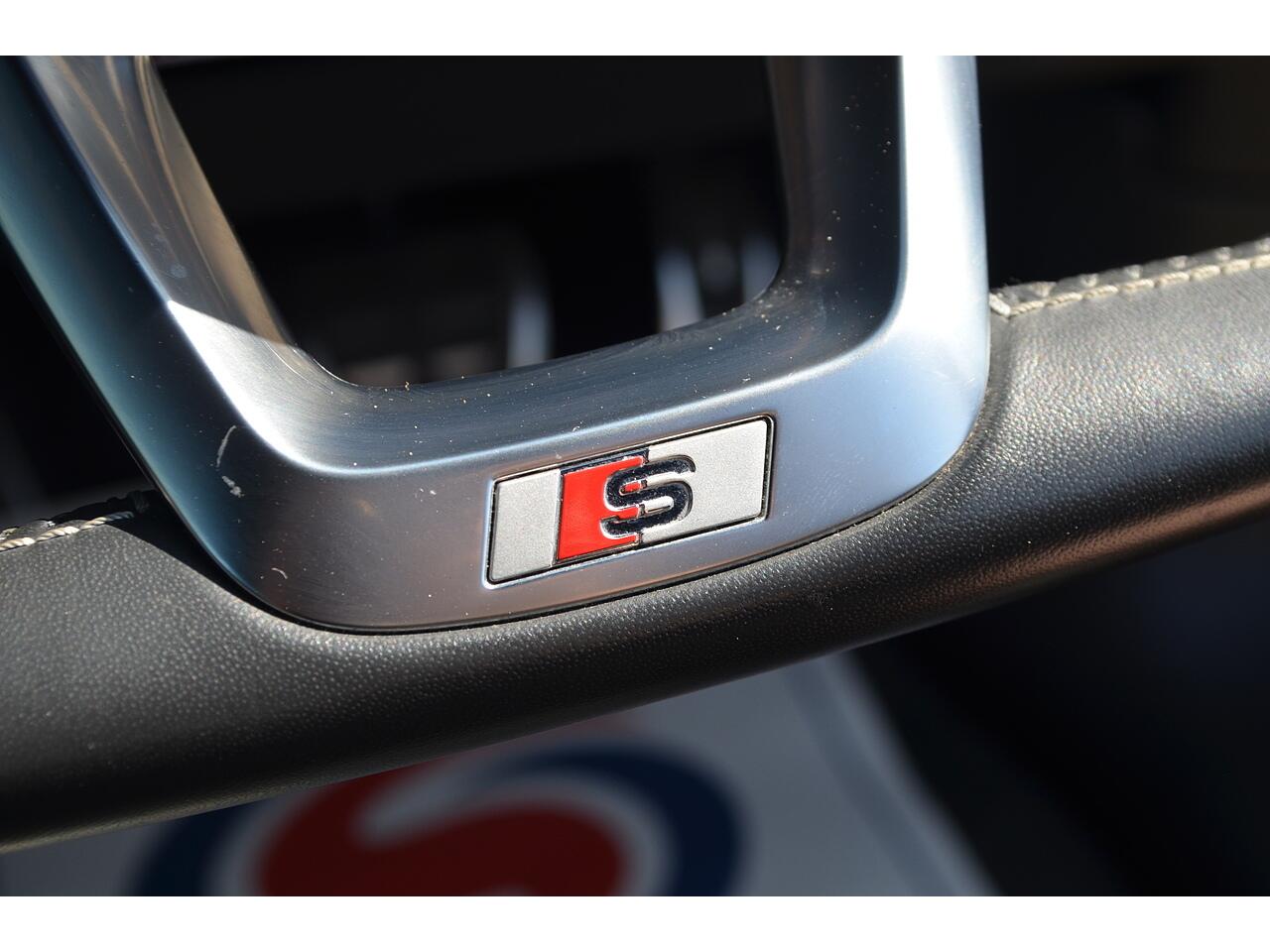 Audi SQ5 view 26