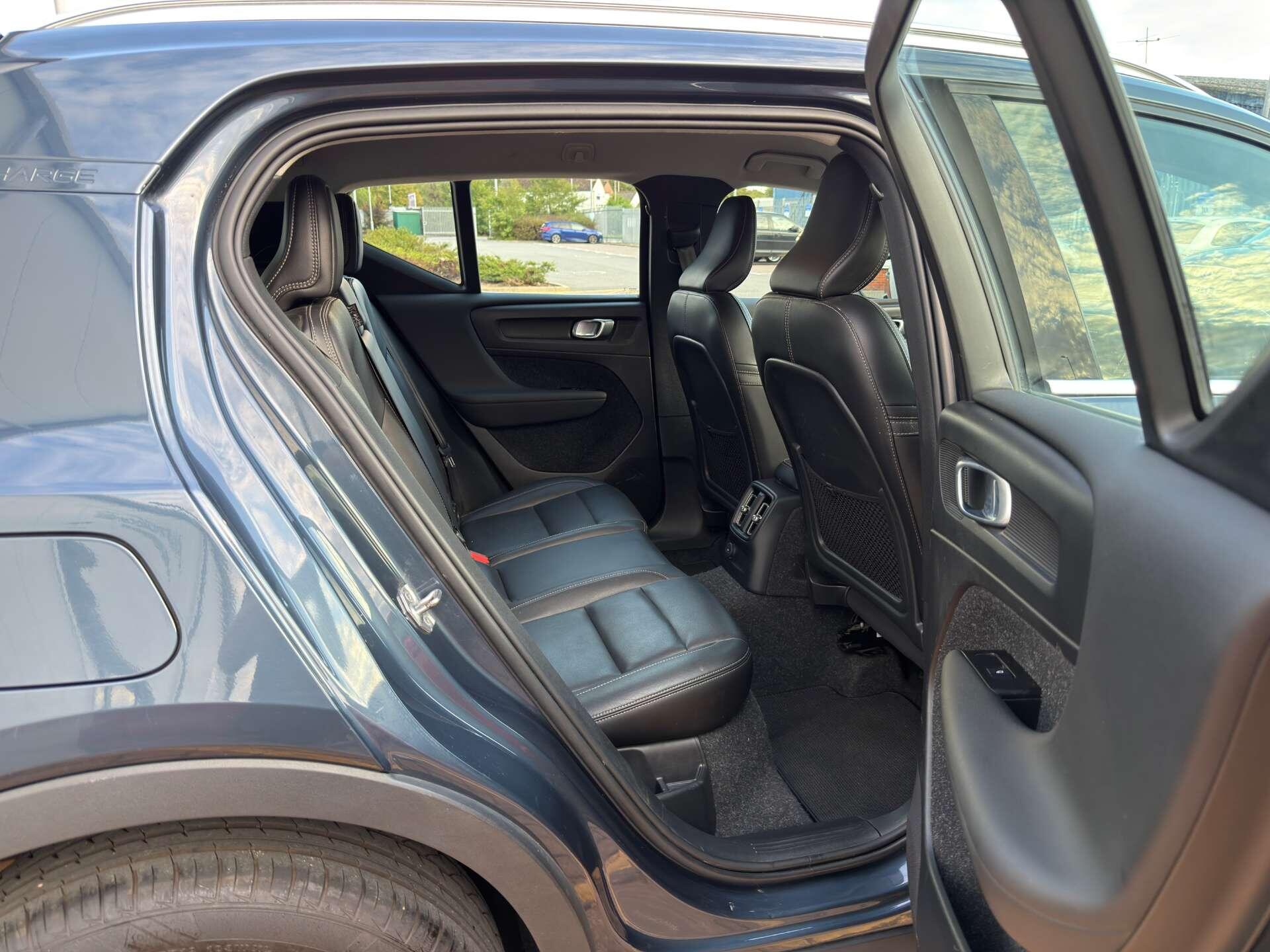 Volvo XC40 view 40