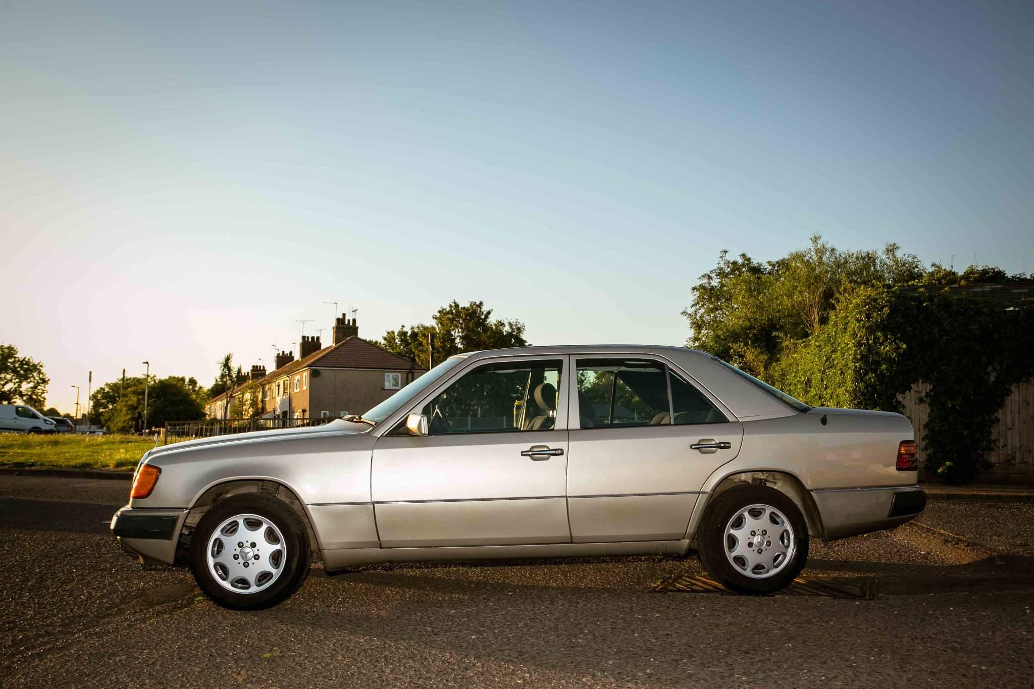 Mercedes-Benz 230