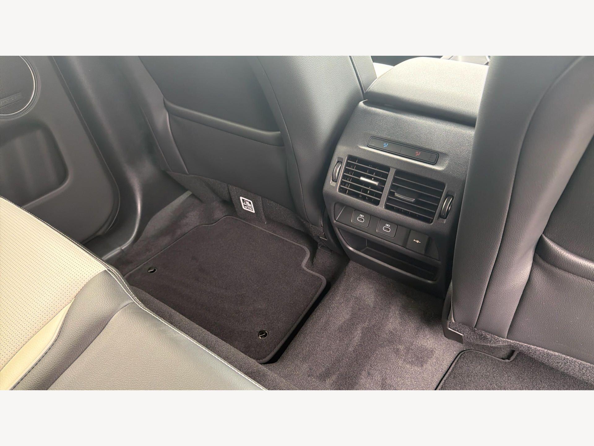 Land Rover Discovery Sport view 22
