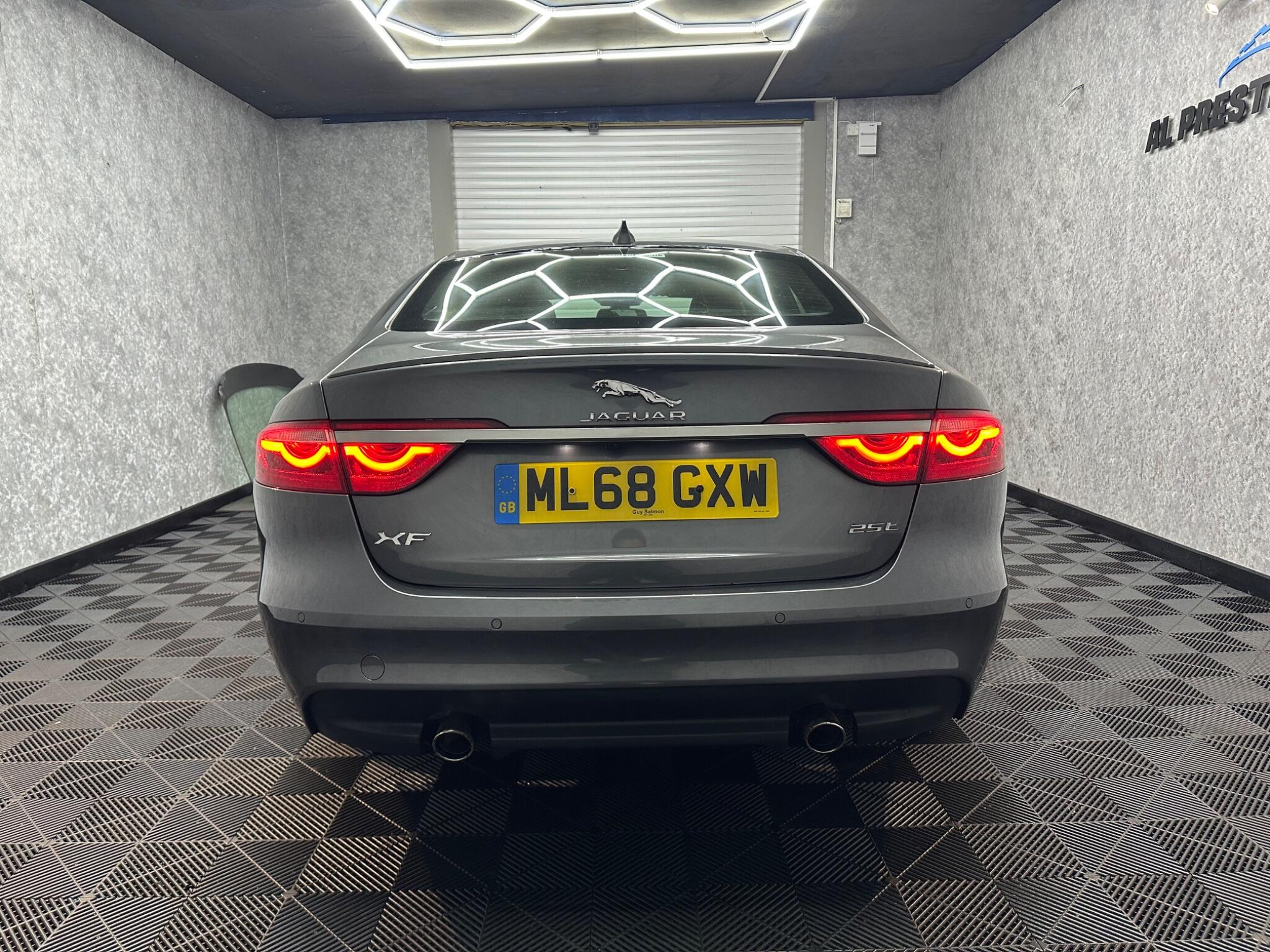 Jaguar XF view 24