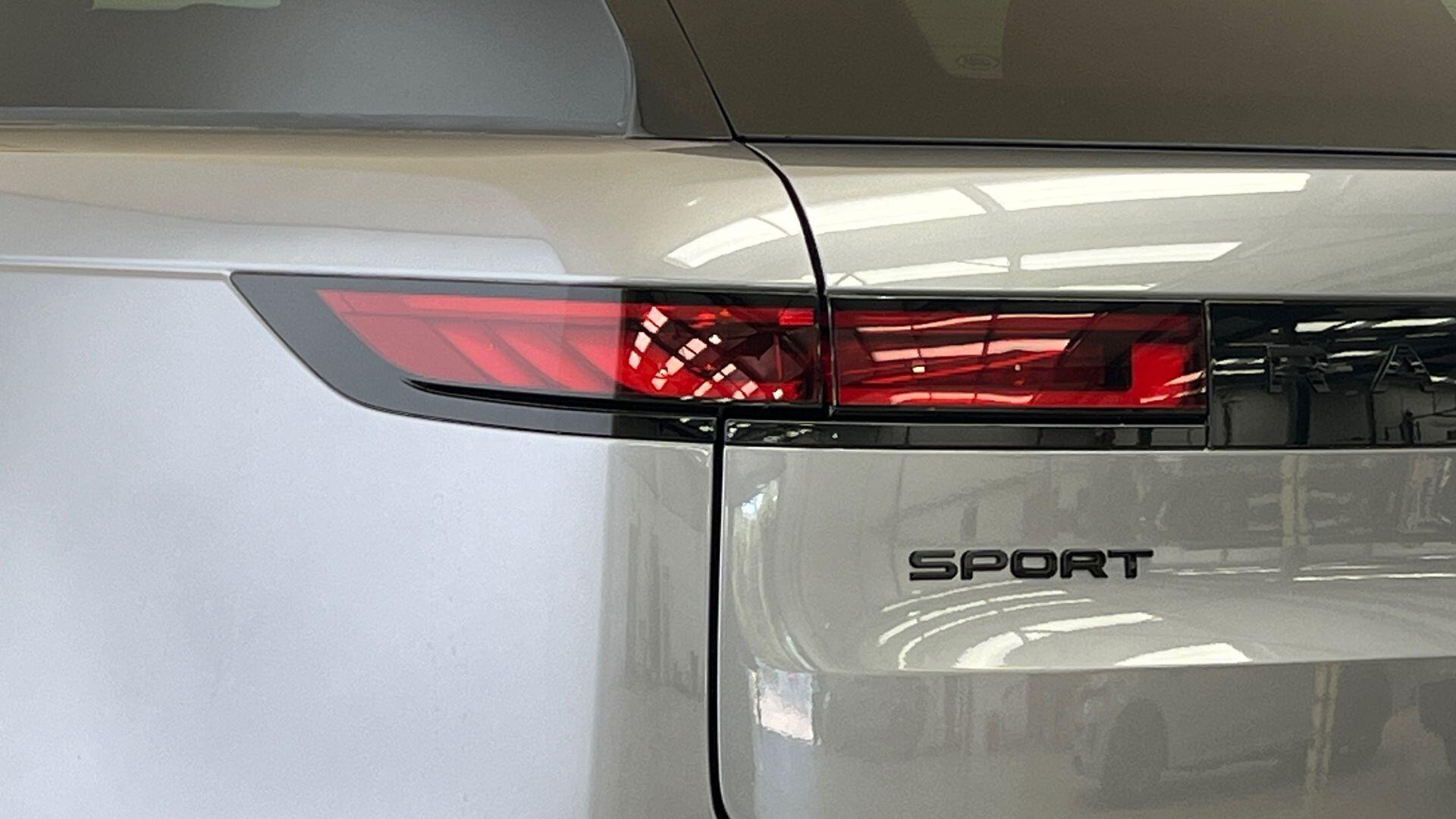 Land Rover Range Rover Sport view 19
