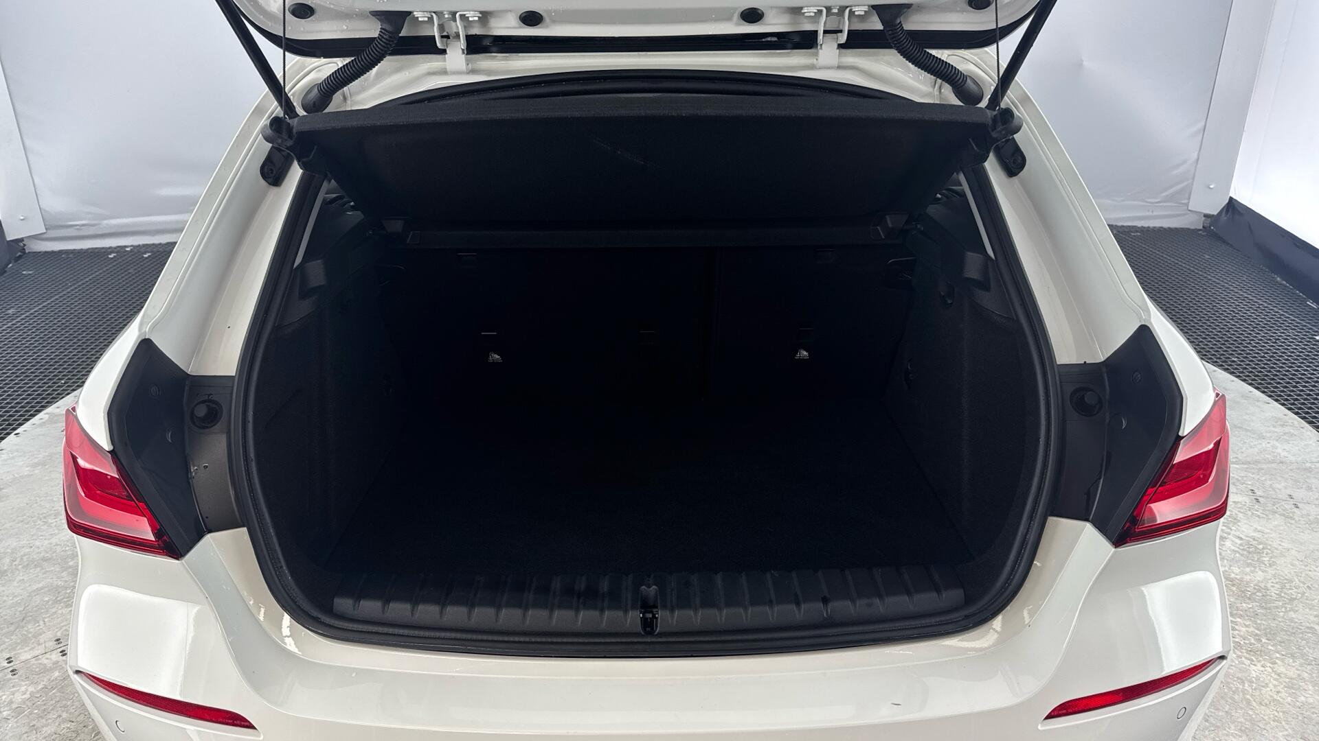 BMW 1 Series view 15