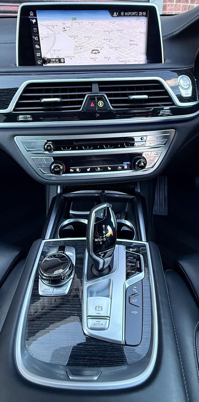 BMW 7 Series view 24