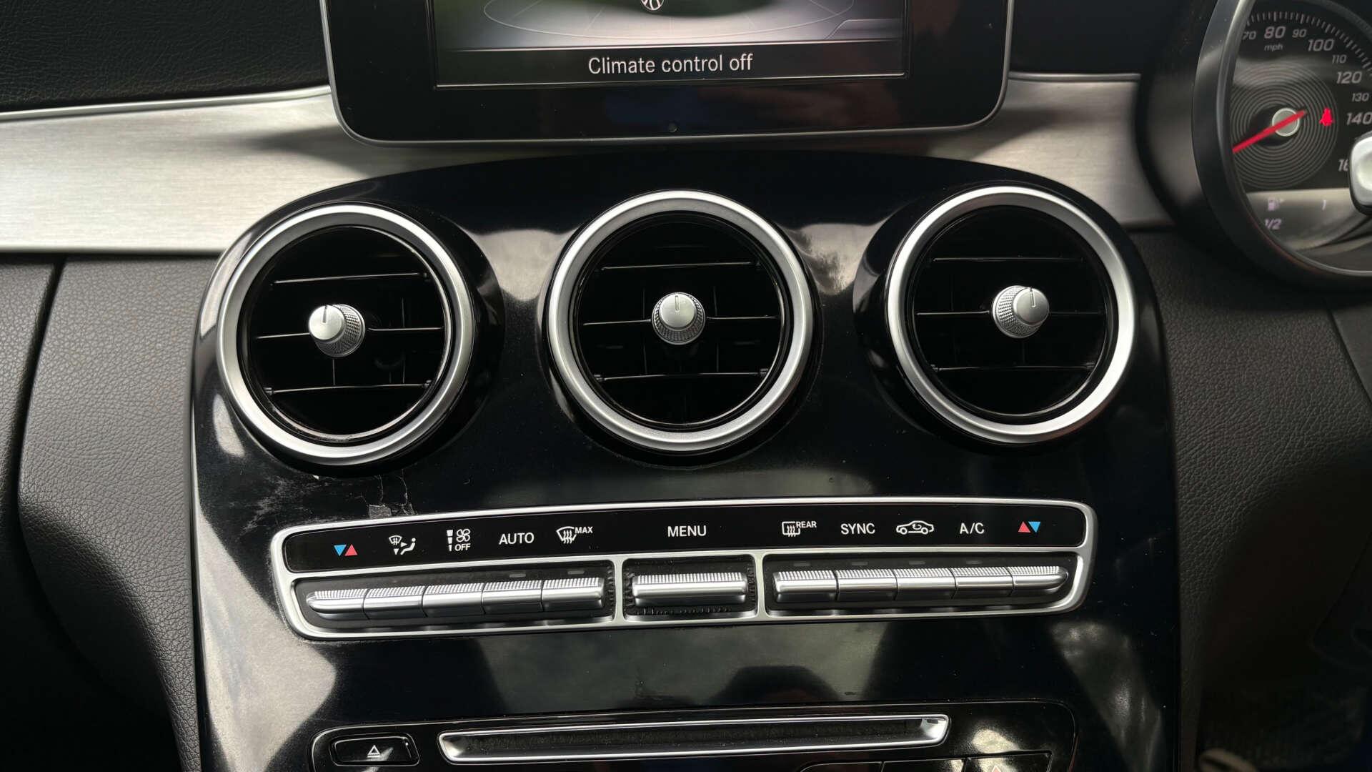 Mercedes-Benz C-Class view 38