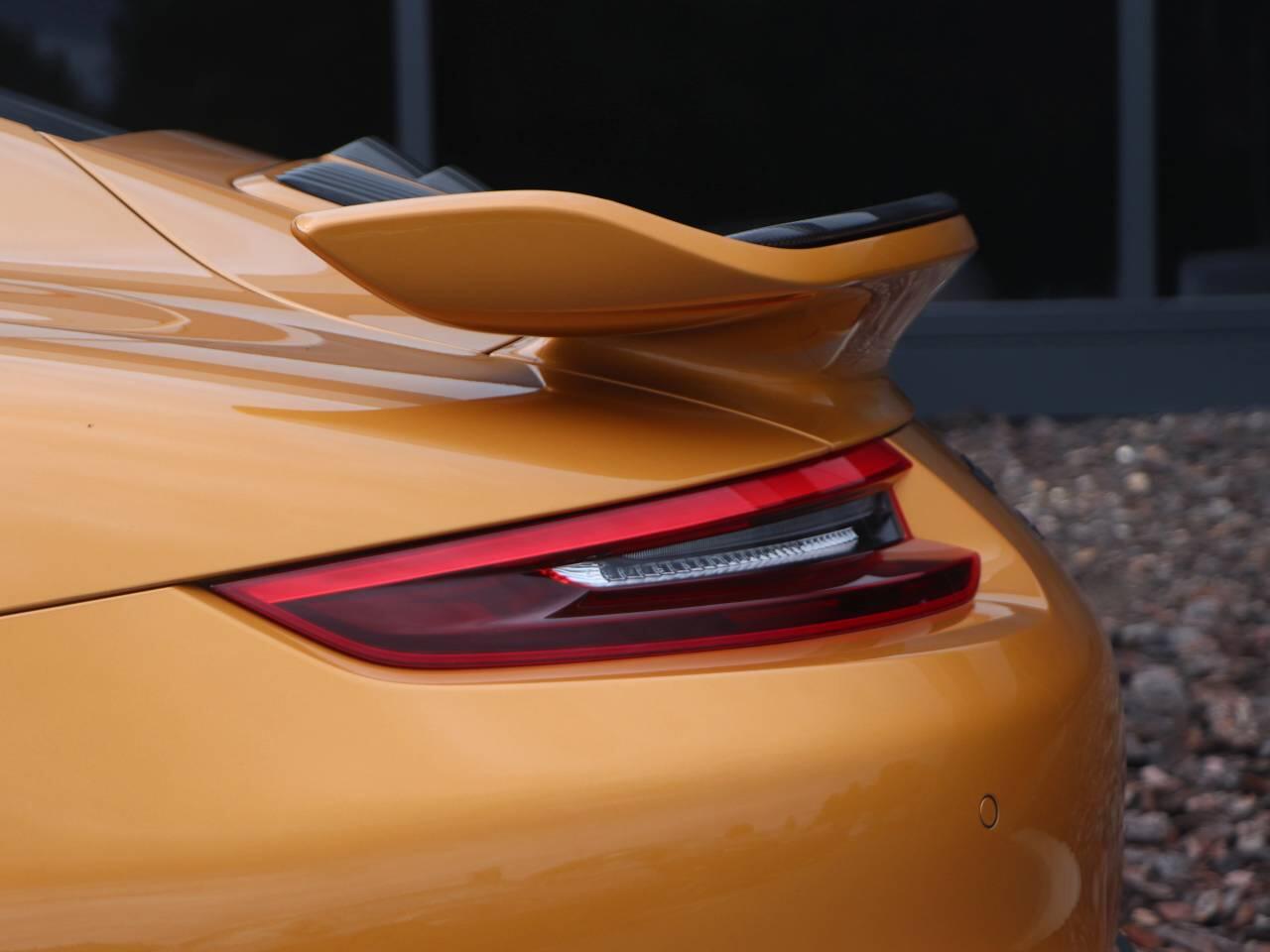 Porsche 911 view 15