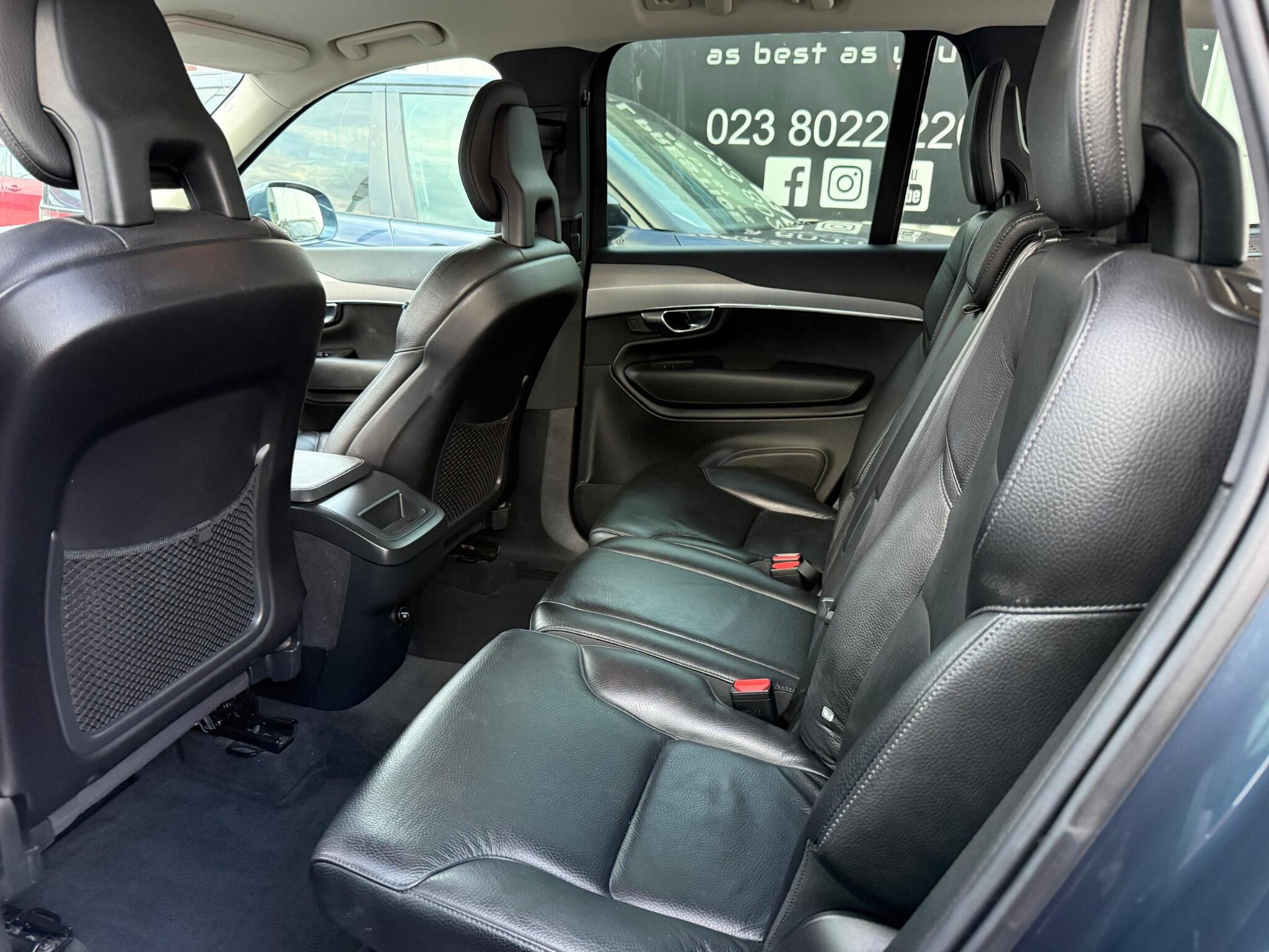 Volvo XC90 view 3