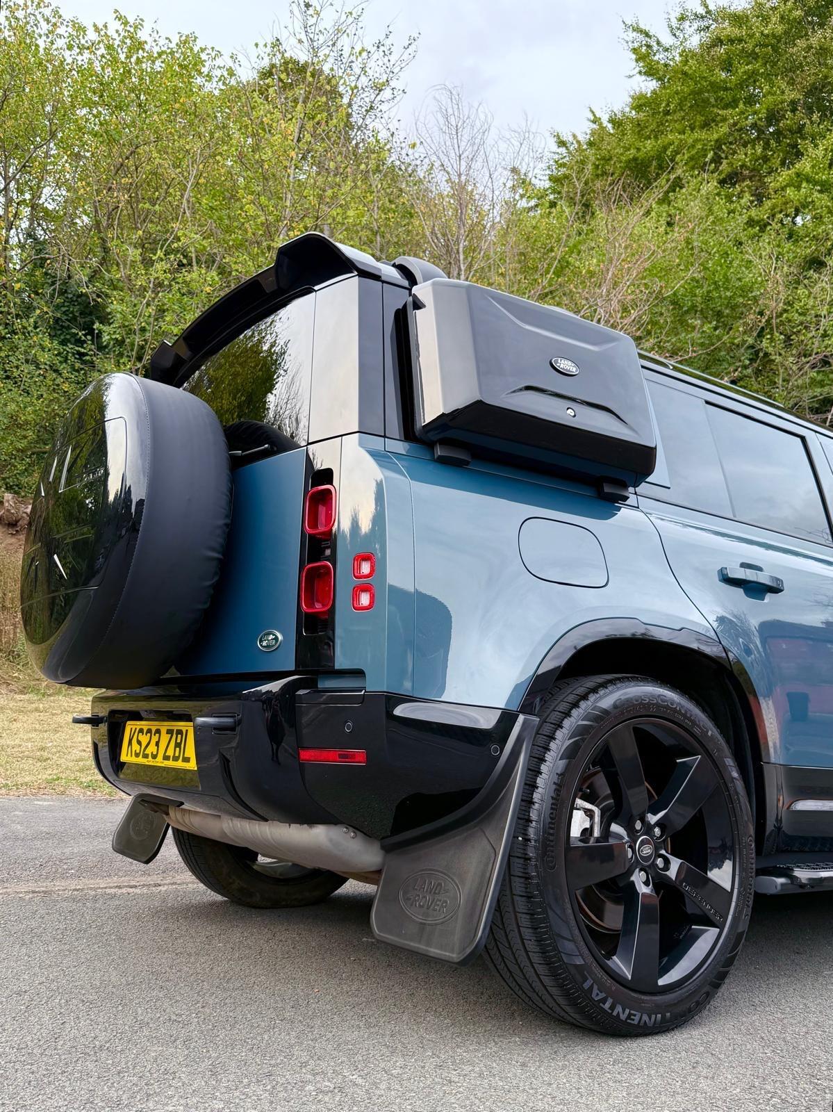 Land Rover Defender view 70