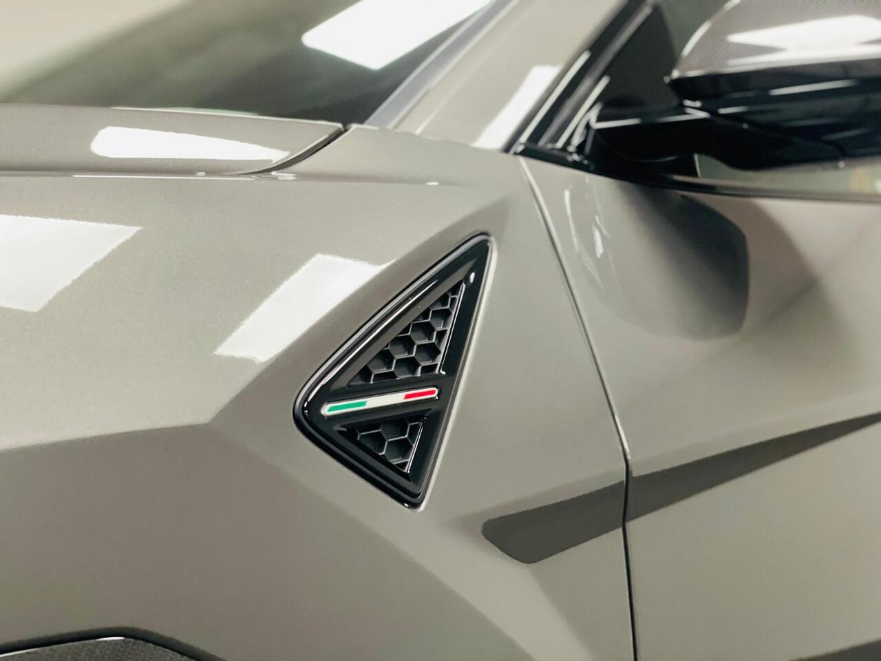 Lamborghini Urus view 13