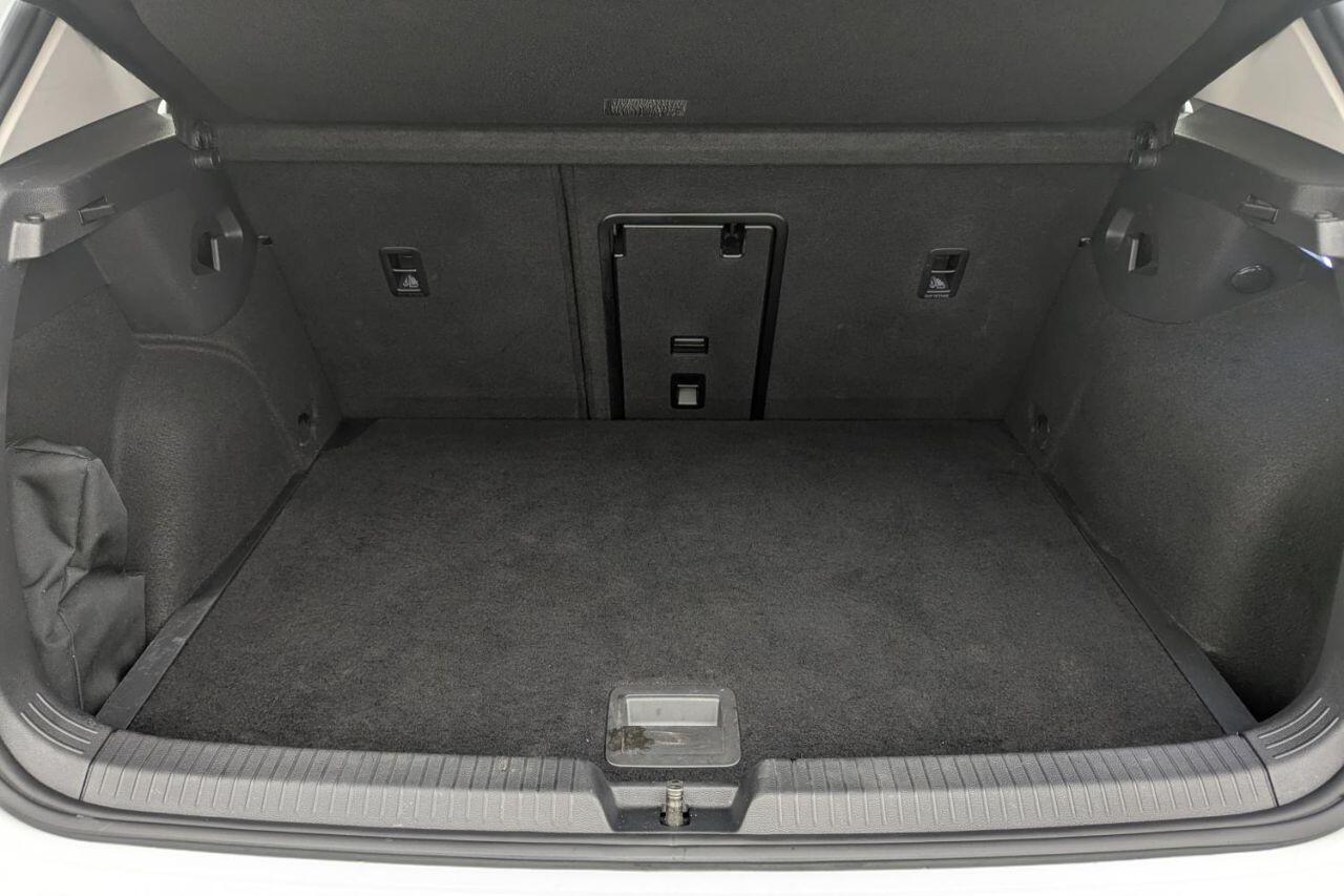 Volkswagen Golf view 18