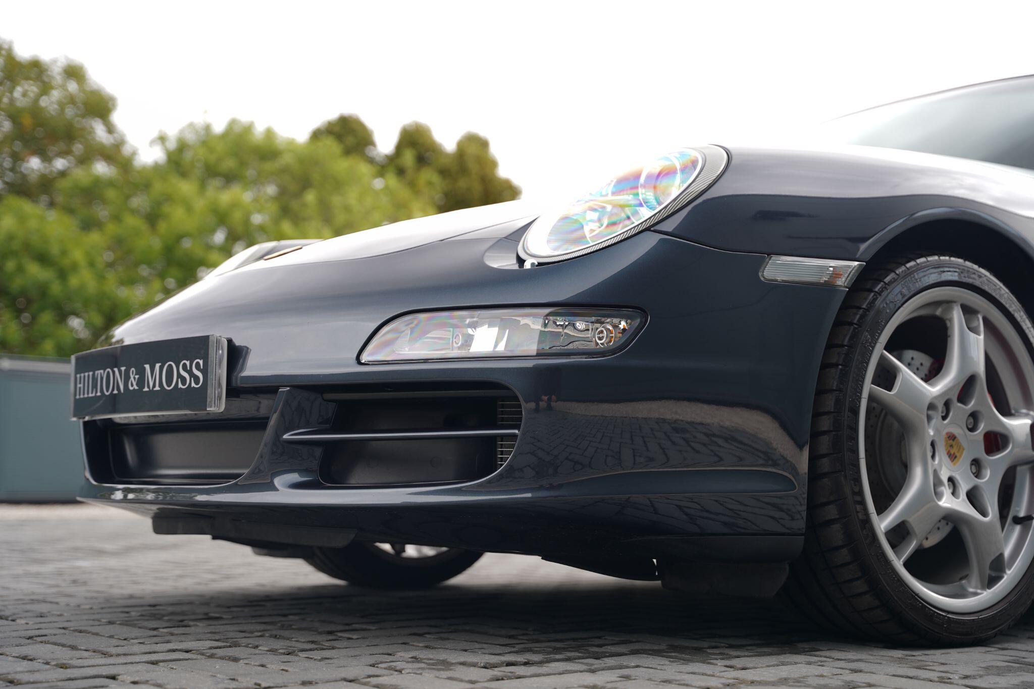Porsche 911 view 30
