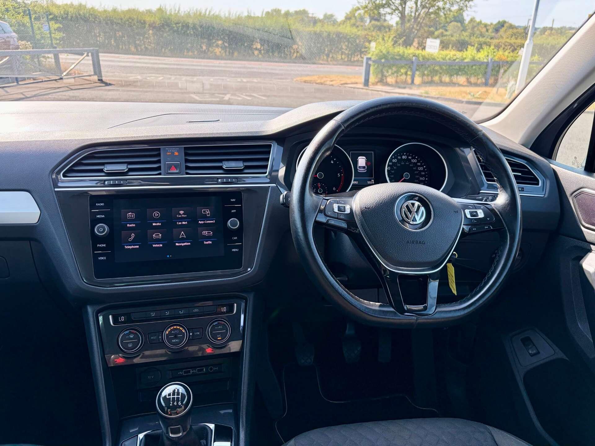 Volkswagen Tiguan view 2