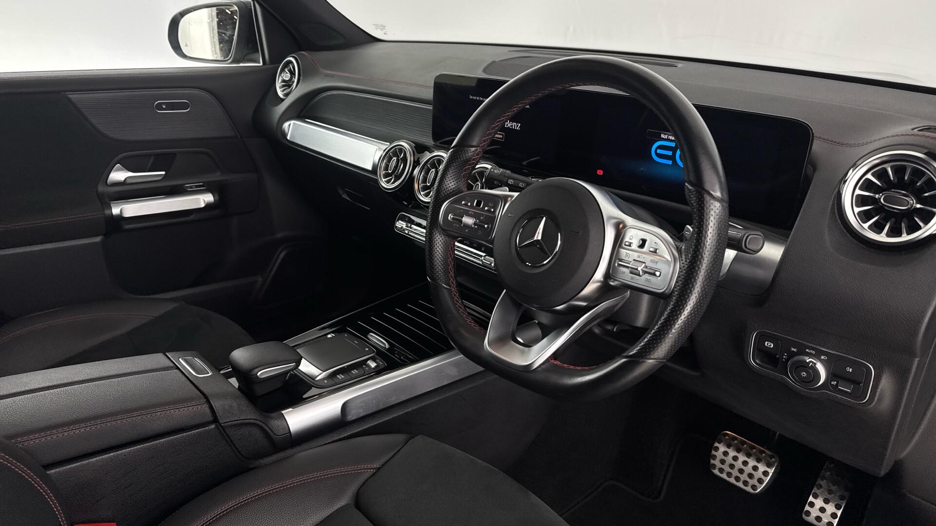 Mercedes-Benz Eqb 300 view 9