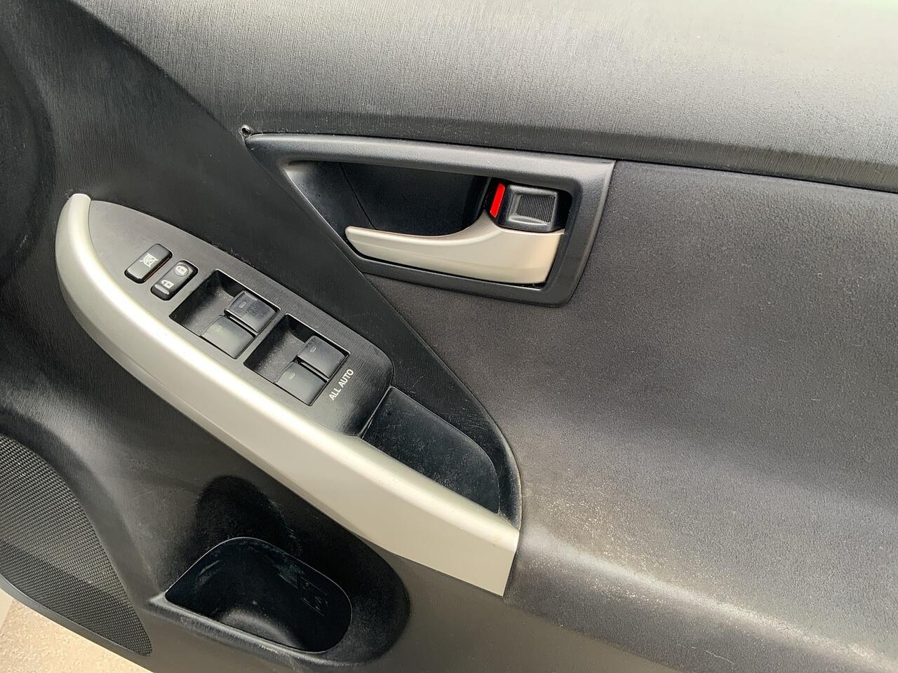 Toyota Prius view 12