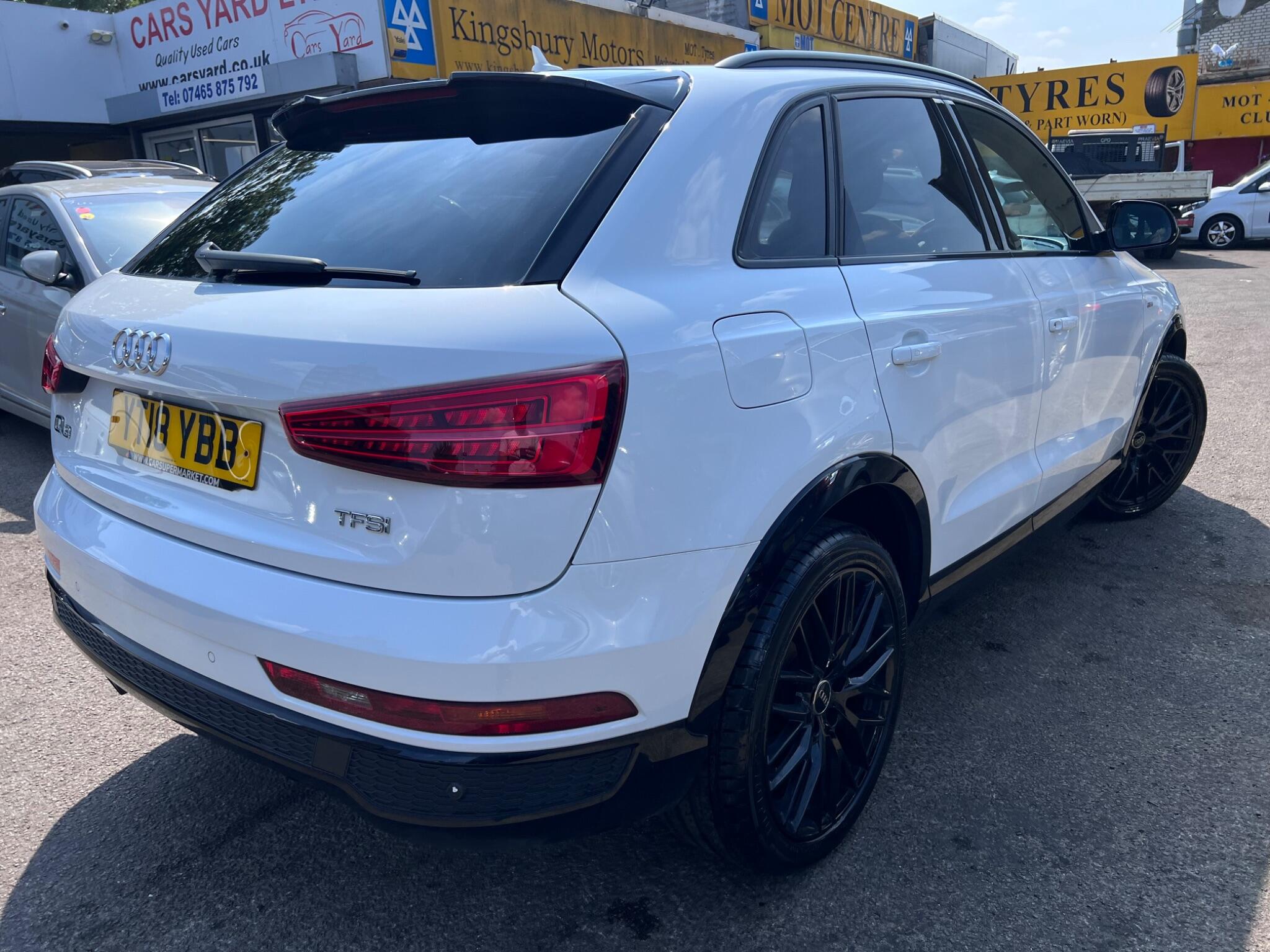 Audi Q3 view 10