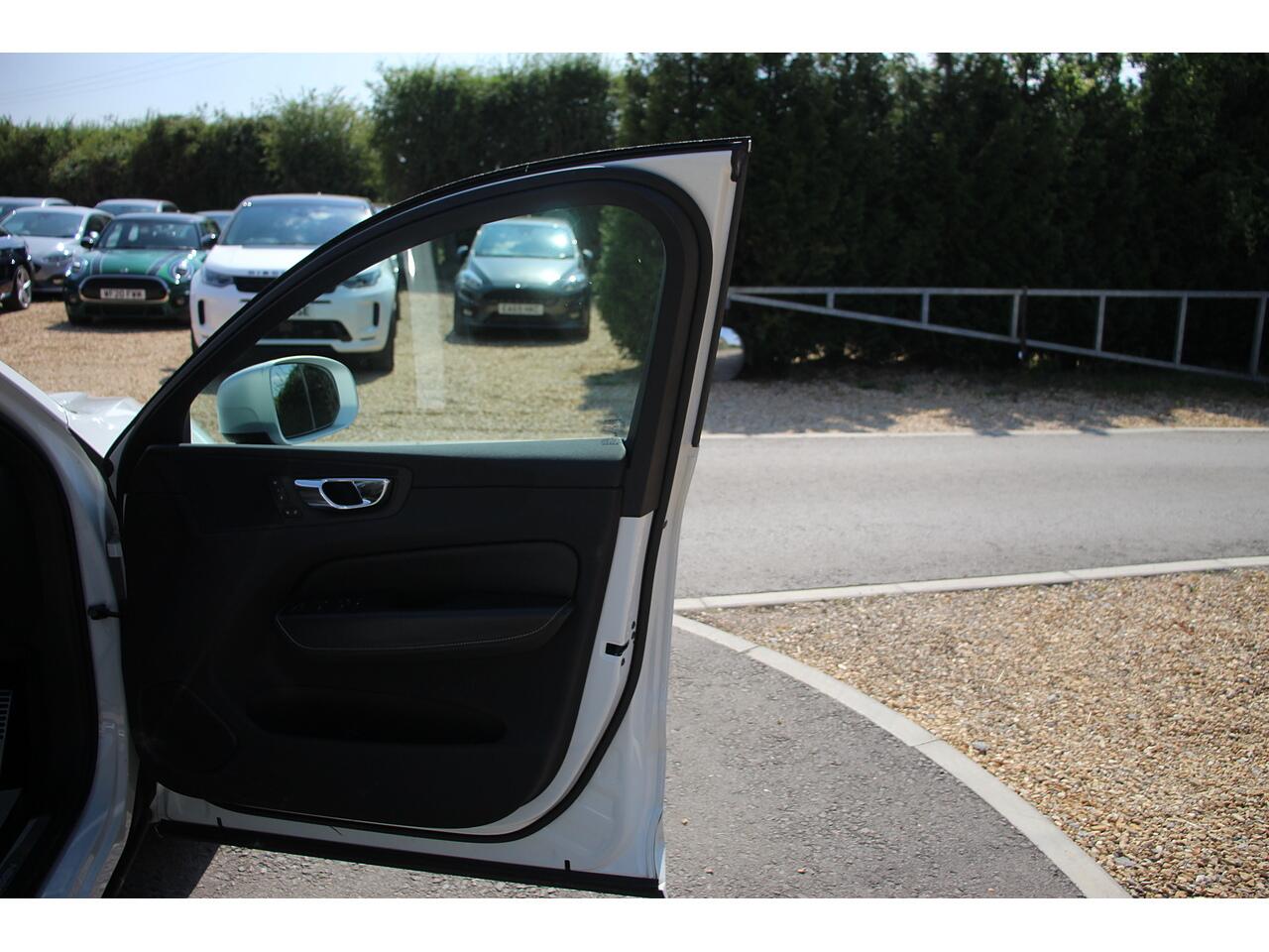 Volvo XC60 view 43