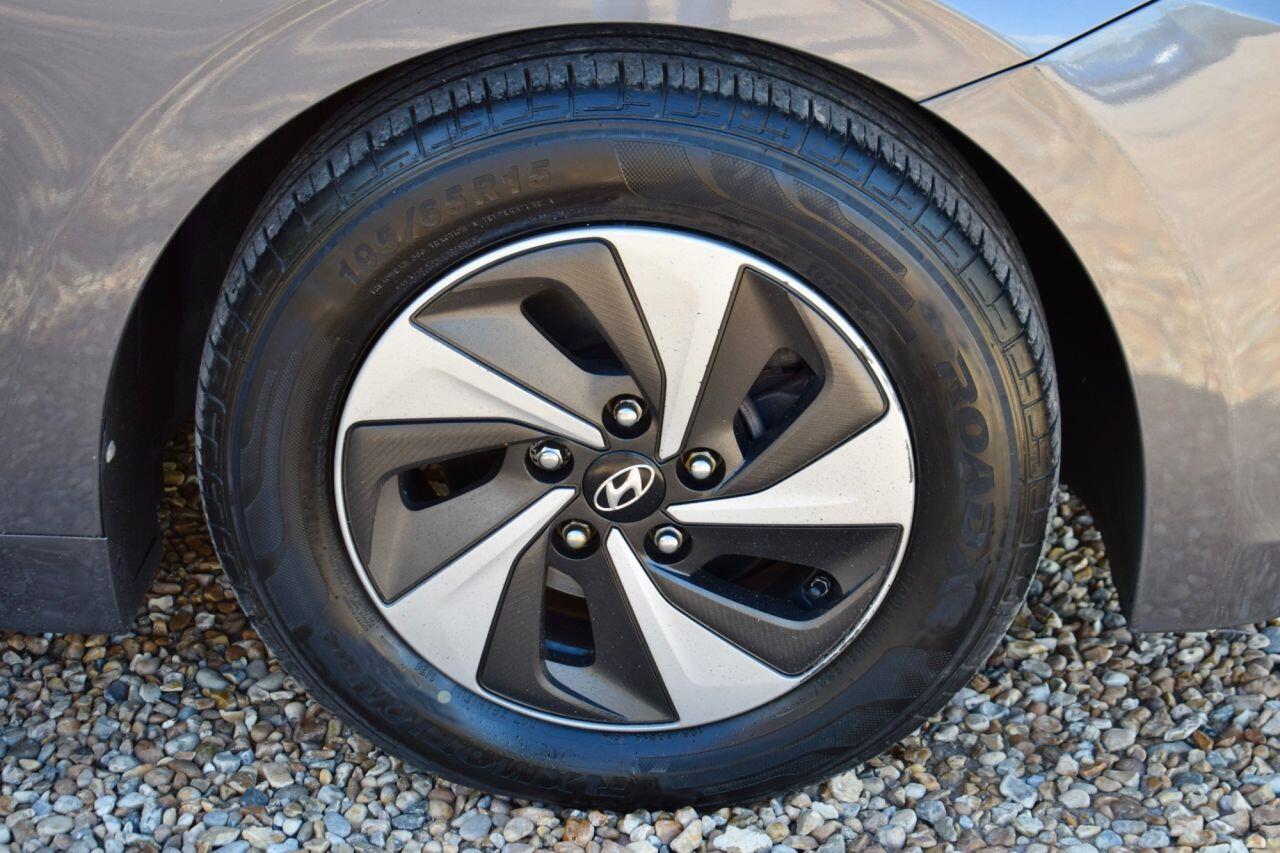 Hyundai Ioniq view 19