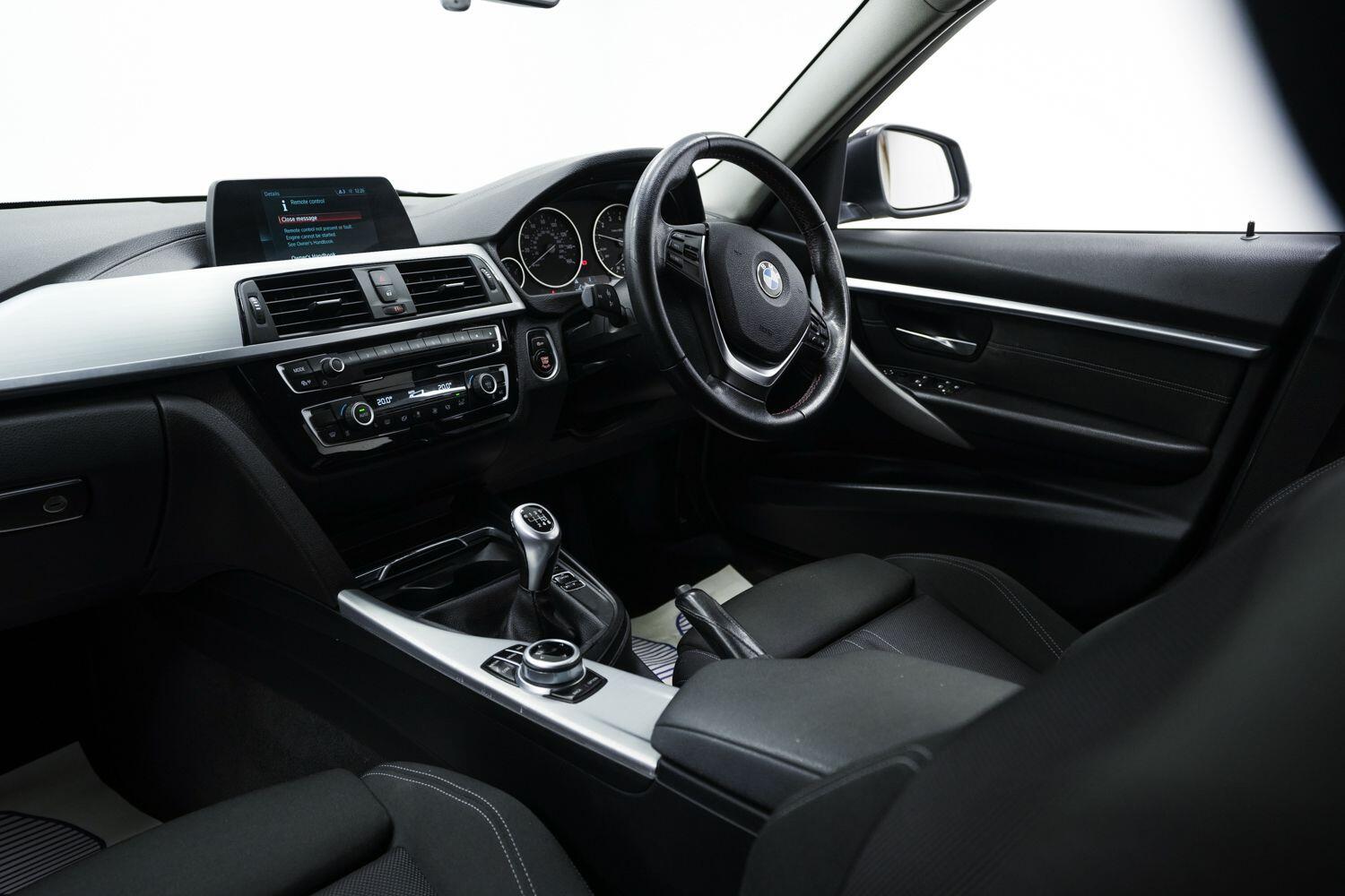 BMW 3 Series view 24
