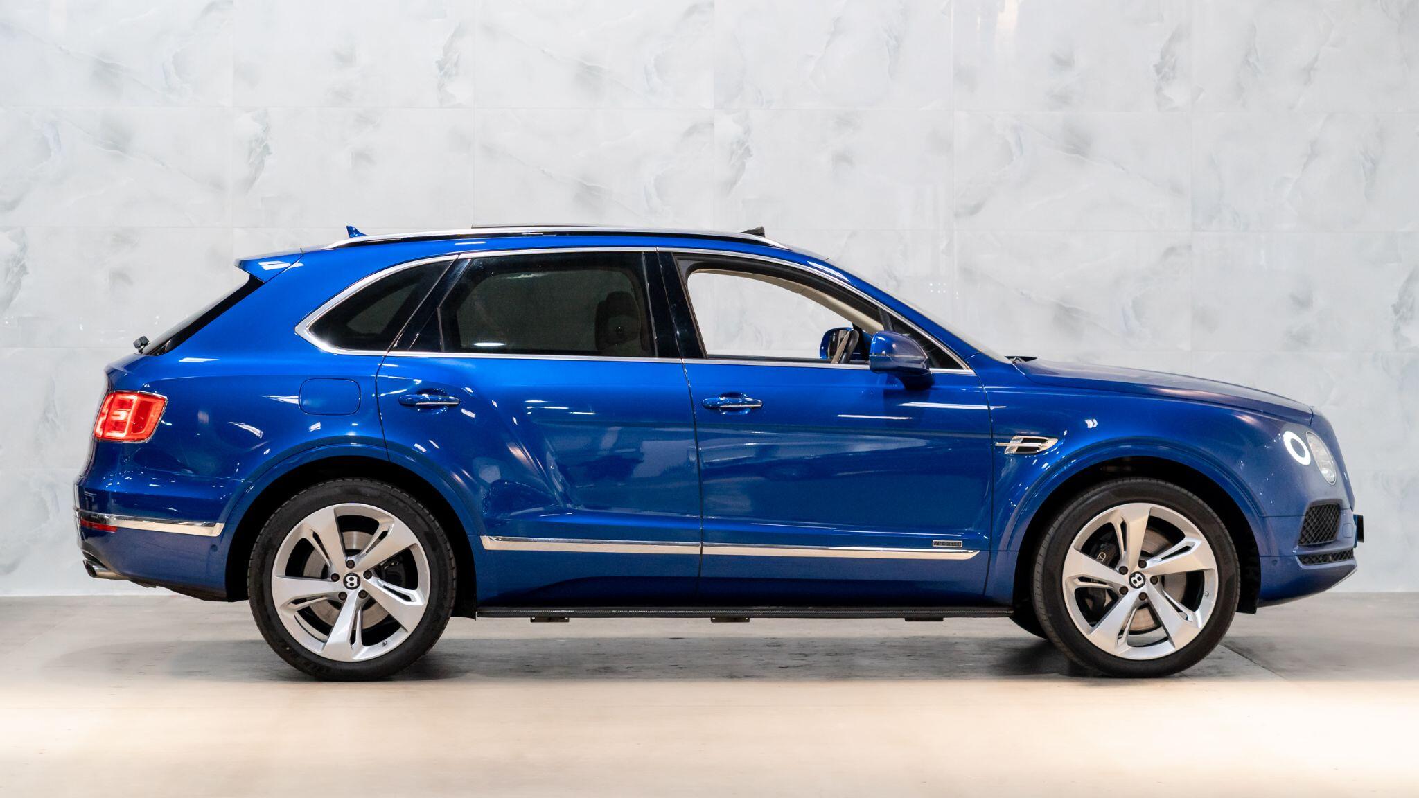 Bentley Bentayga view 7