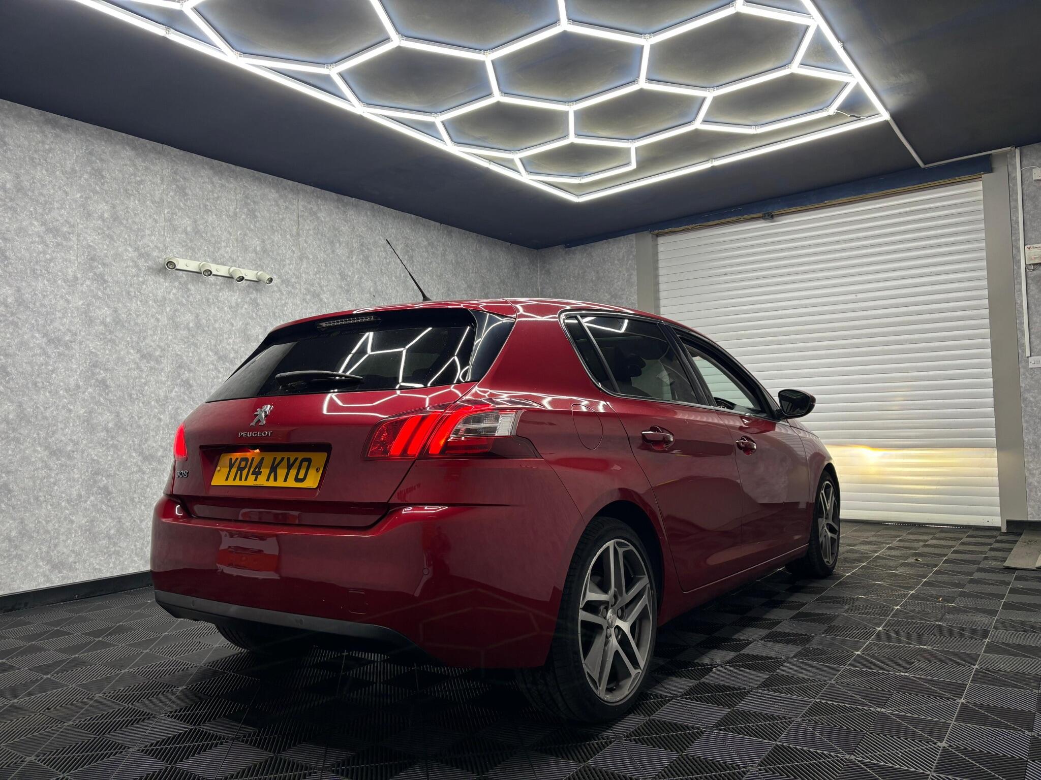 Peugeot 308 view 2