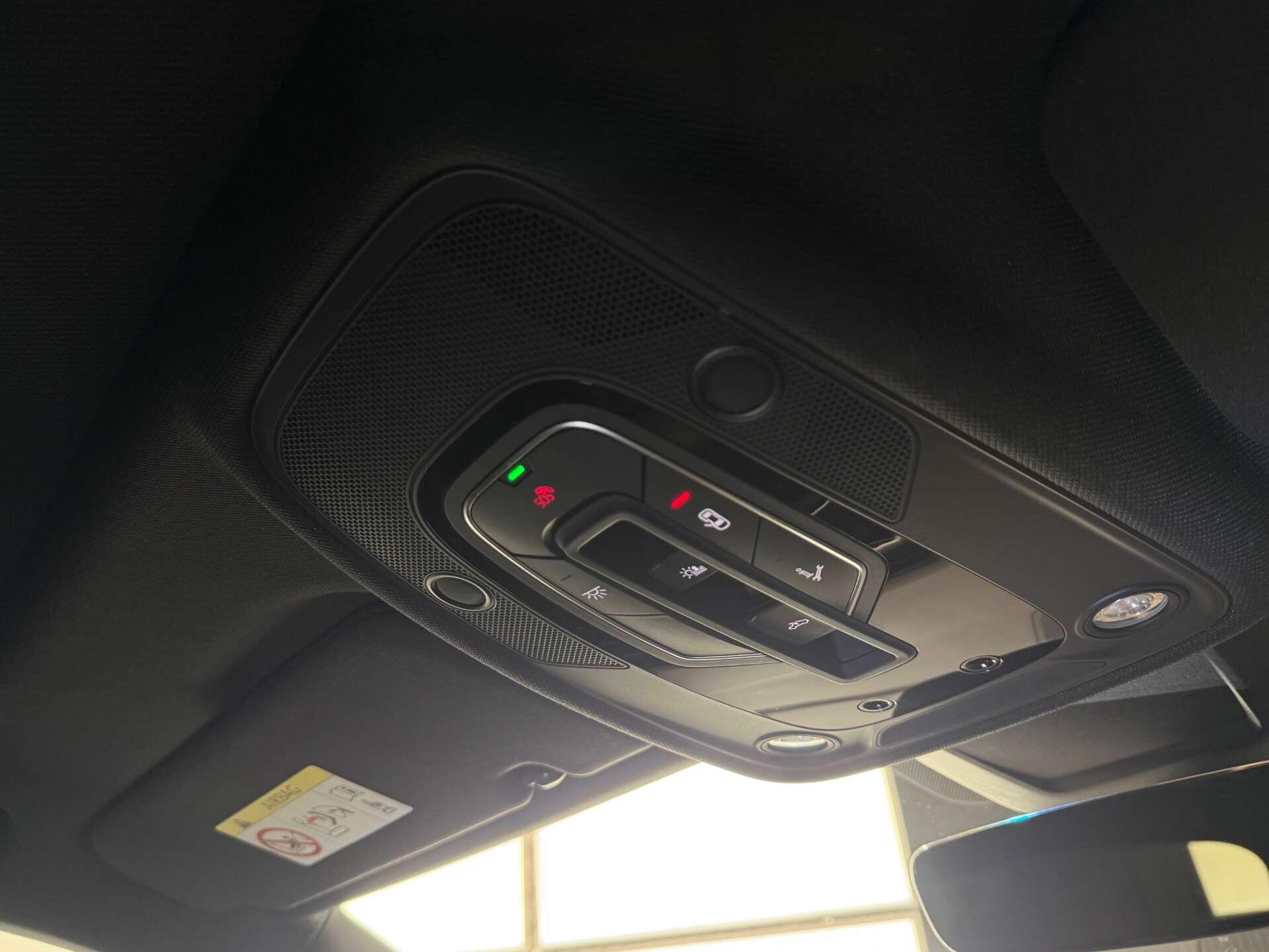 Audi Q8 view 42