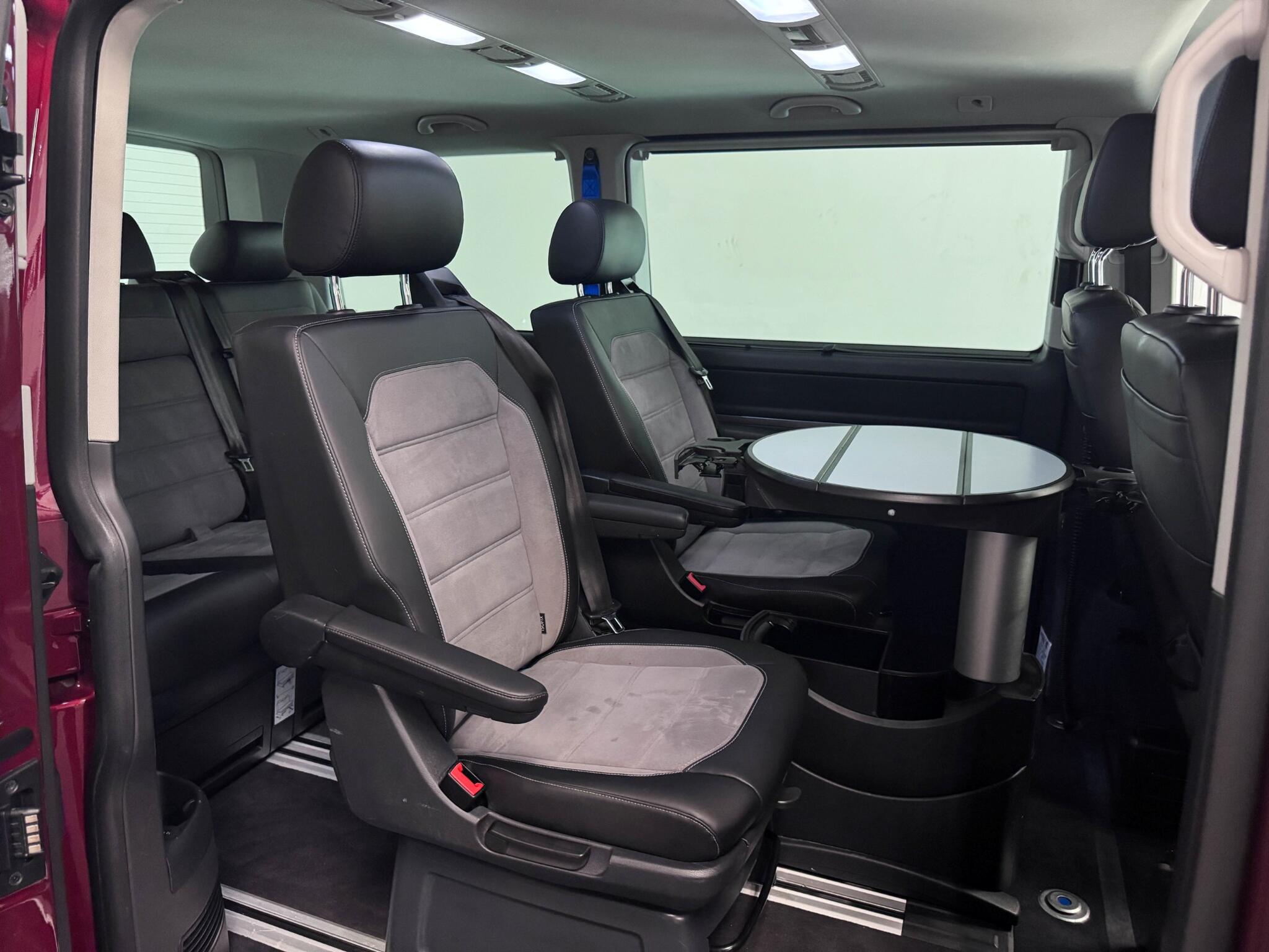 Volkswagen Caravelle view 28
