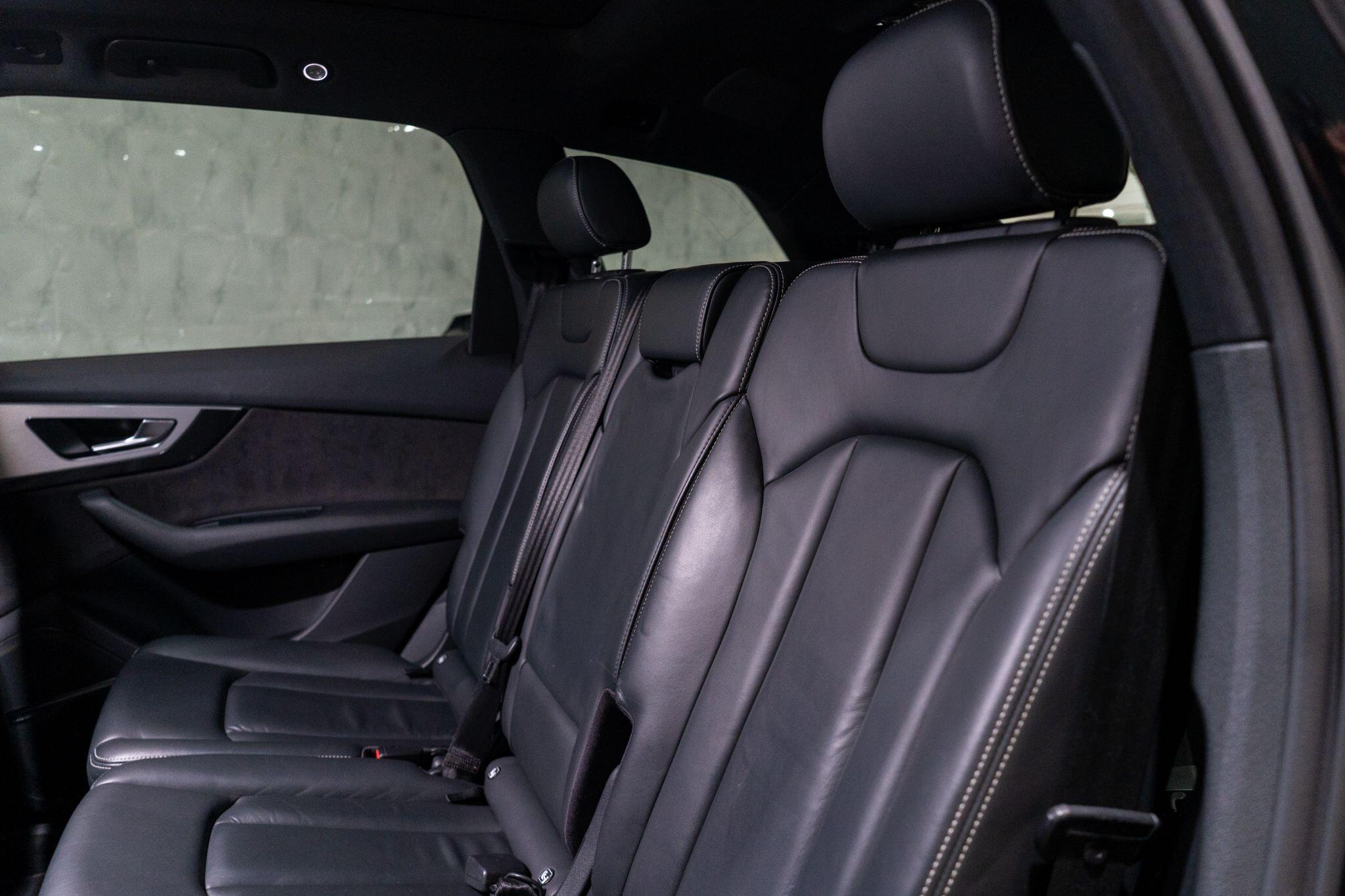 Audi Q7 view 19