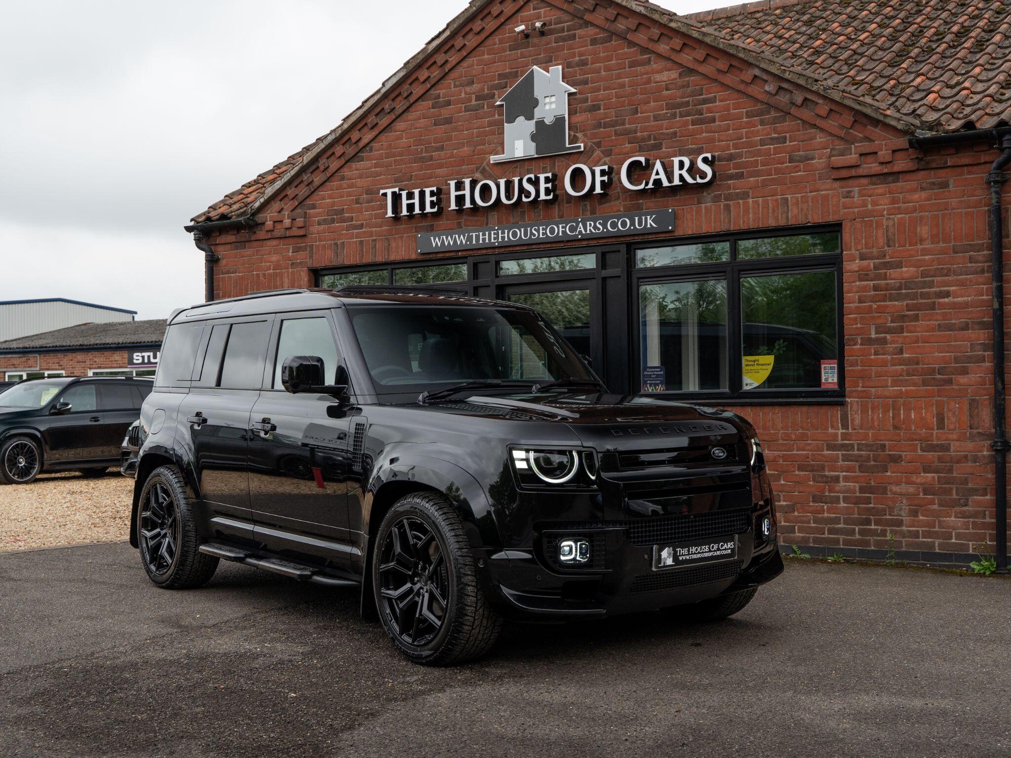Land Rover Defender 110 view 8