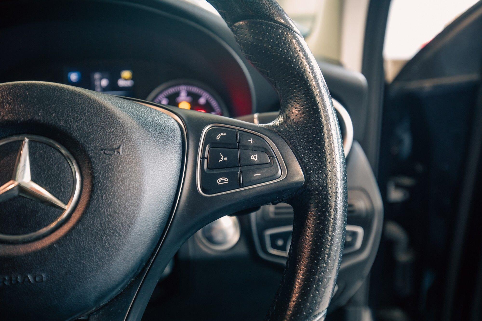 Mercedes-Benz GLC view 13