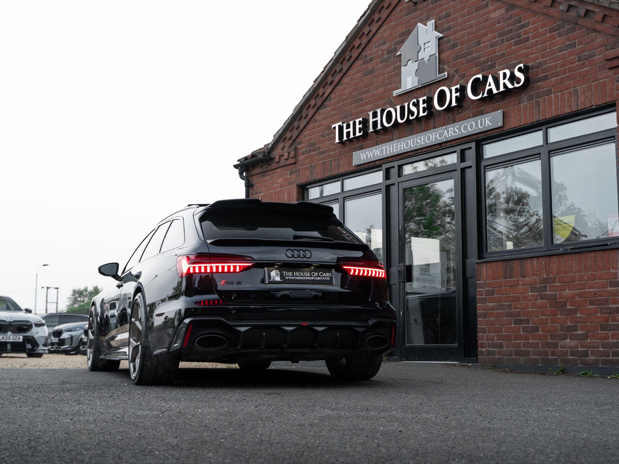 Audi RS6 Avant view 16