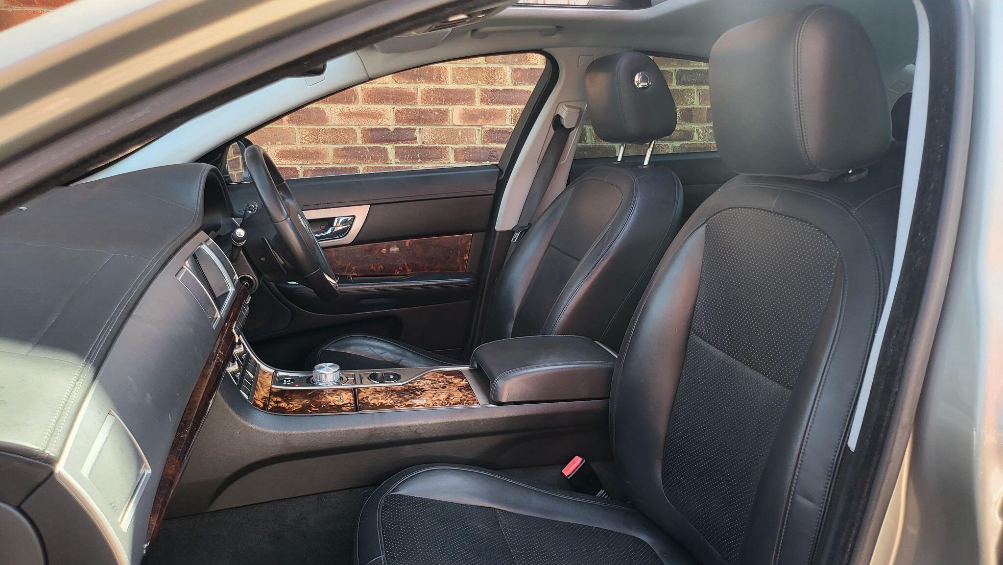 Jaguar XF view 31