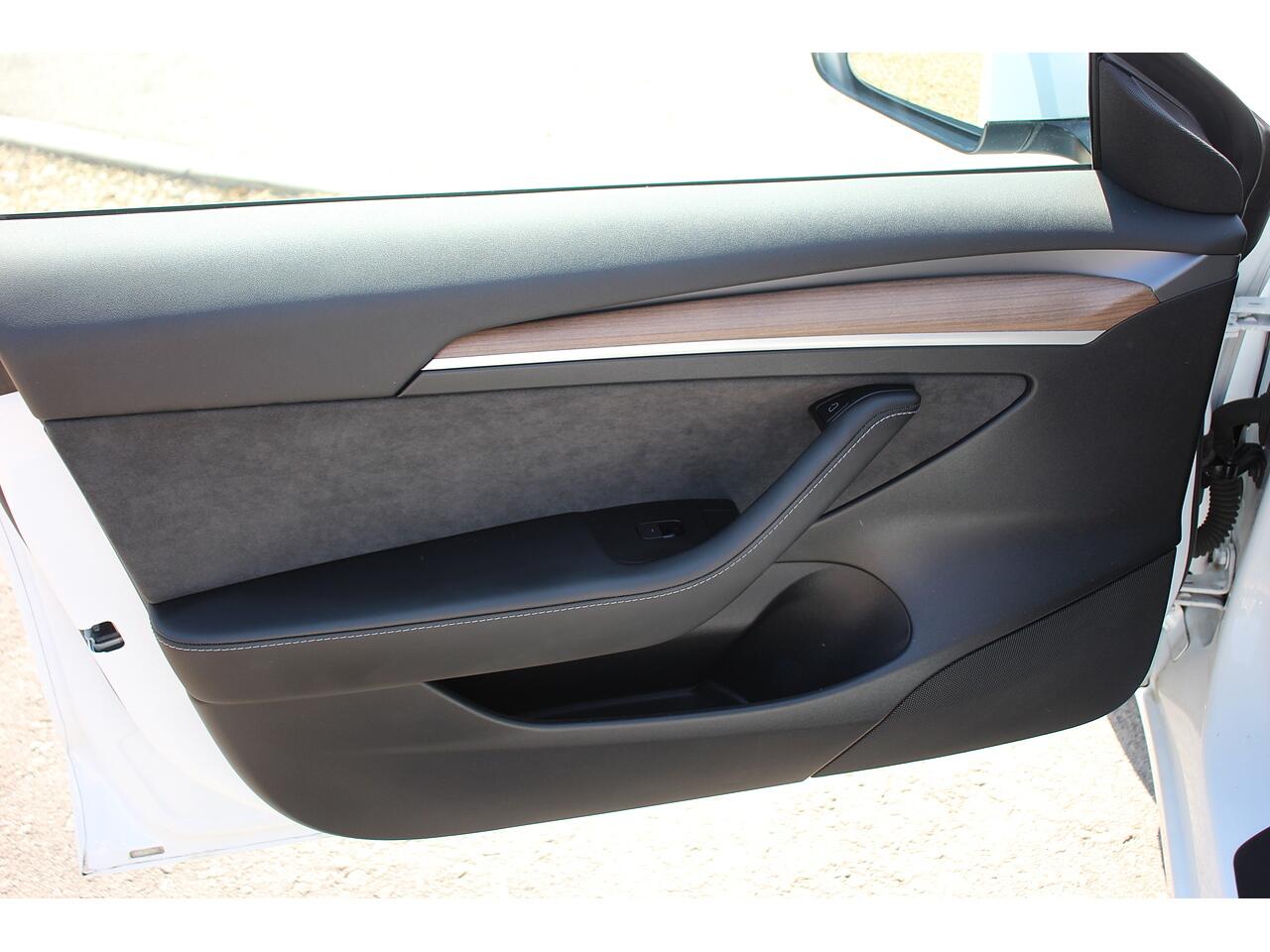 Tesla Model 3 view 34