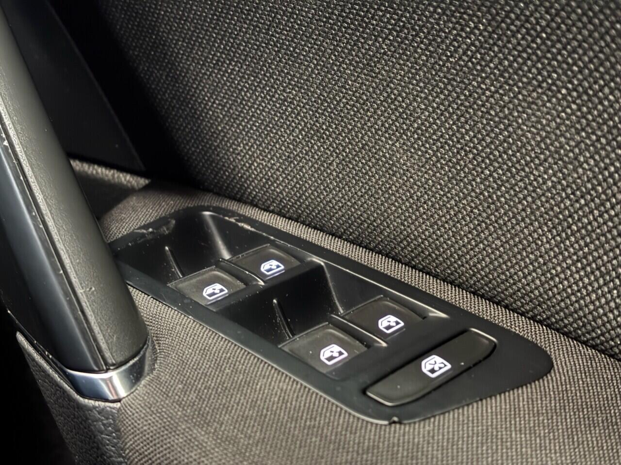 Volkswagen Golf view 40