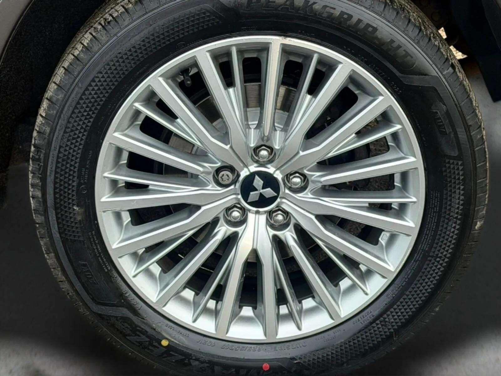 Mitsubishi Outlander view 69
