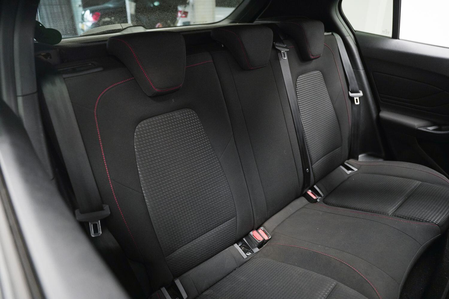 Ford Focus view 13