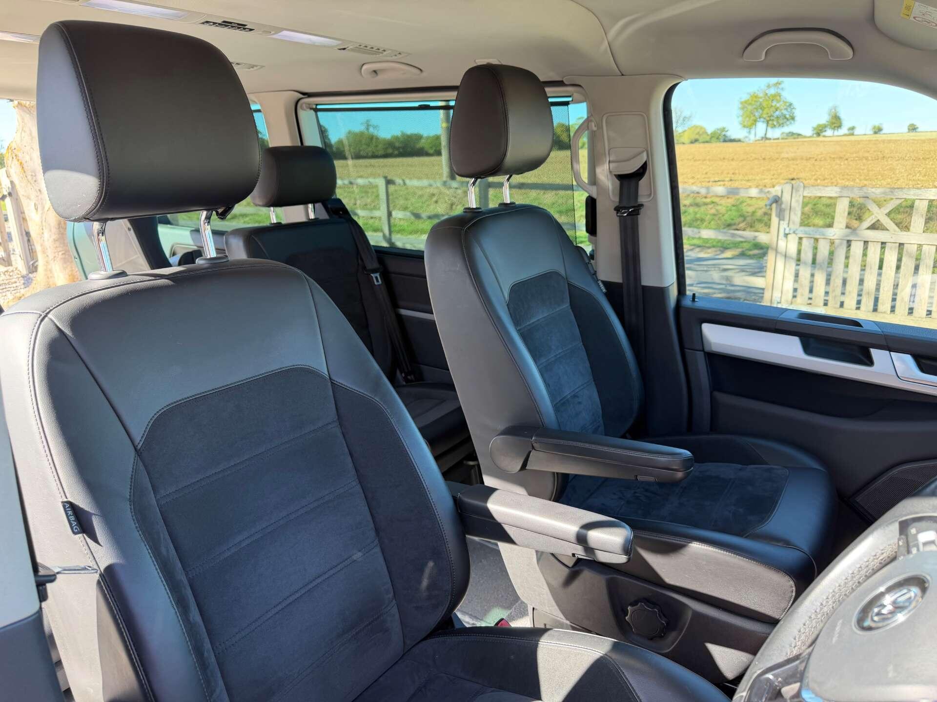 Volkswagen Caravelle view 19