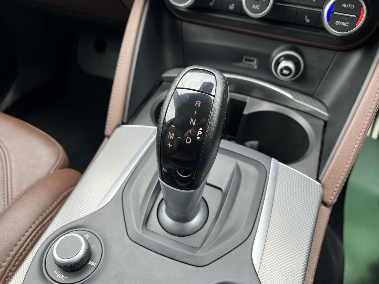 Alfa Romeo Stelvio view 37