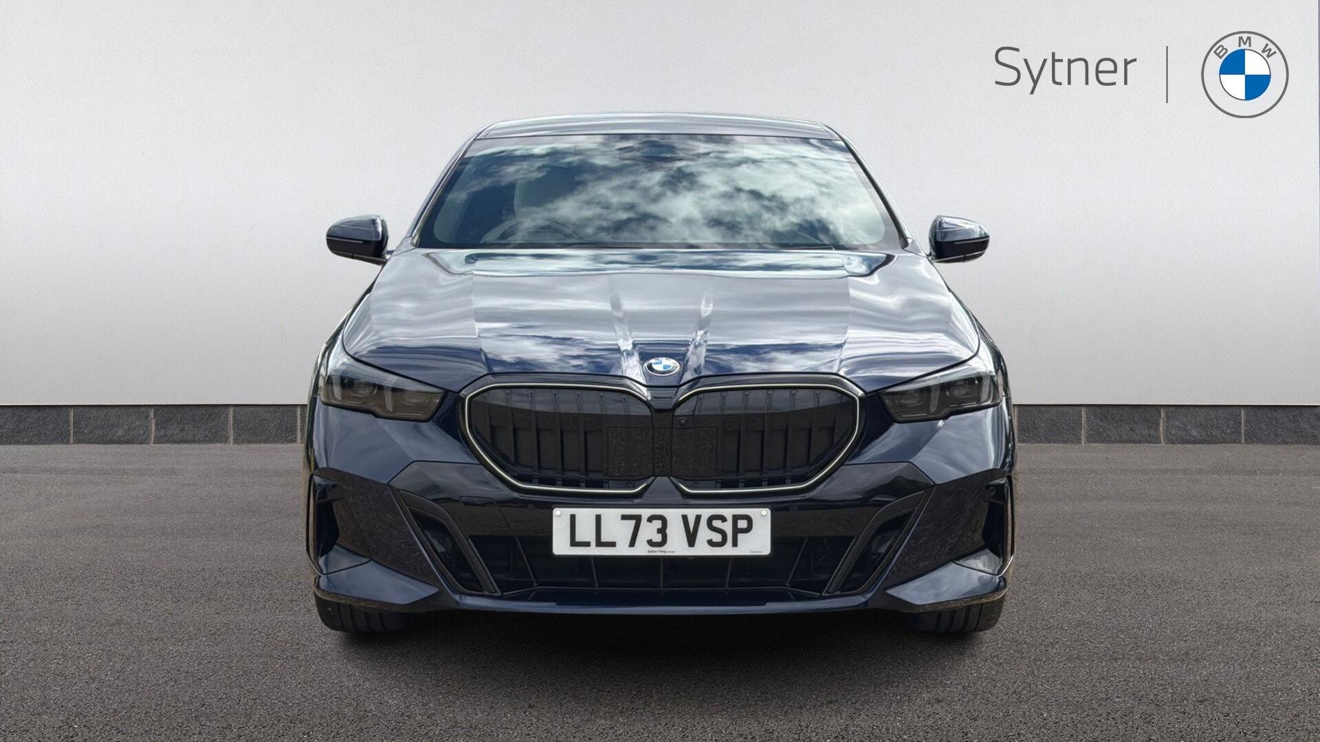BMW 5 Series view 16