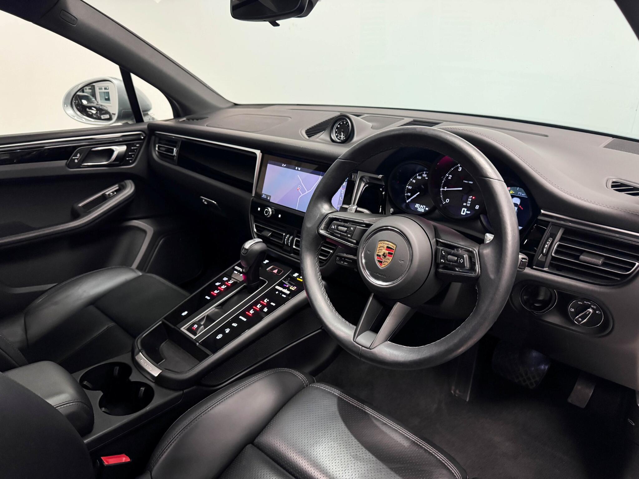 Porsche Macan view 23