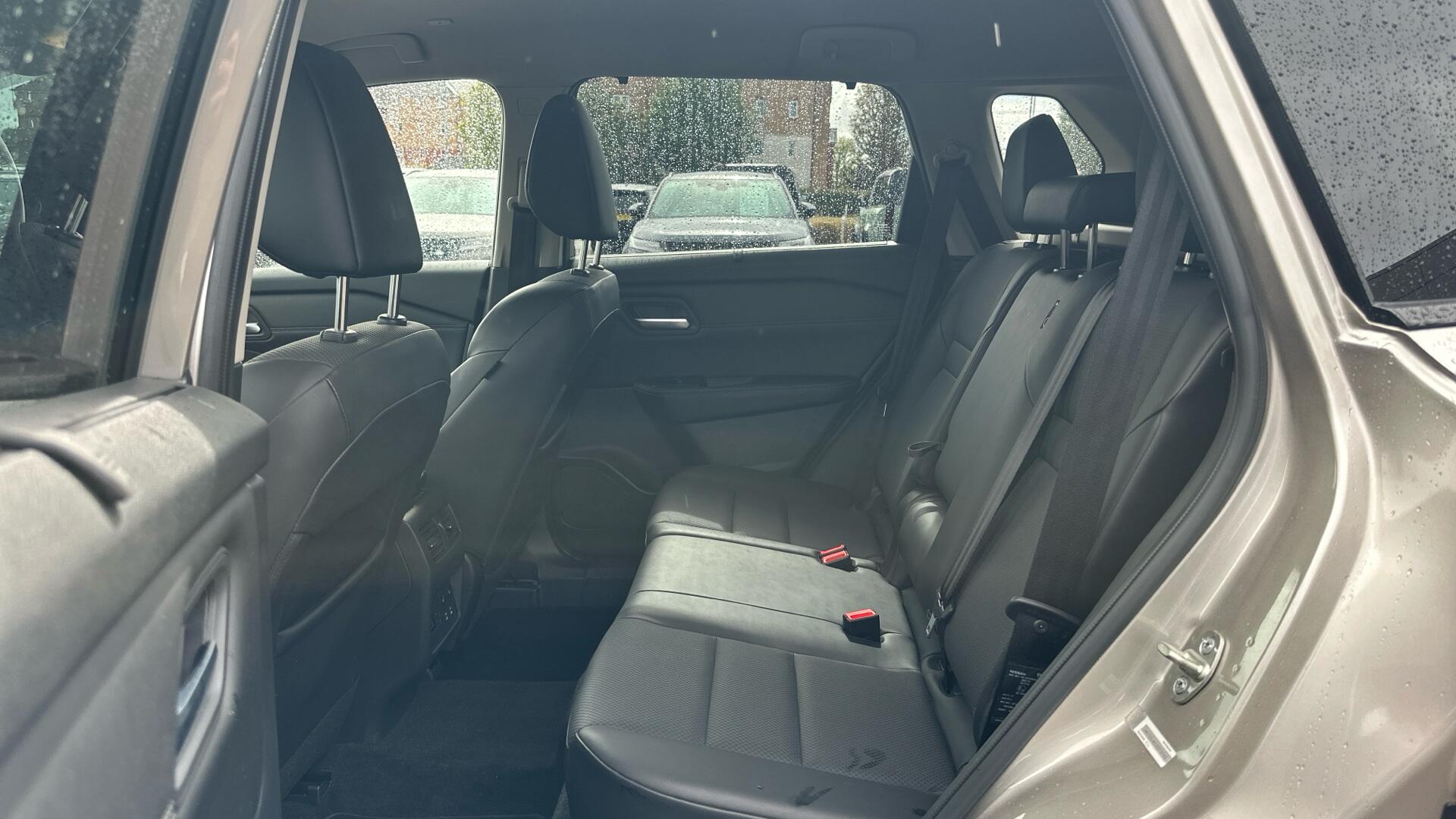 Nissan X-Trail view 4