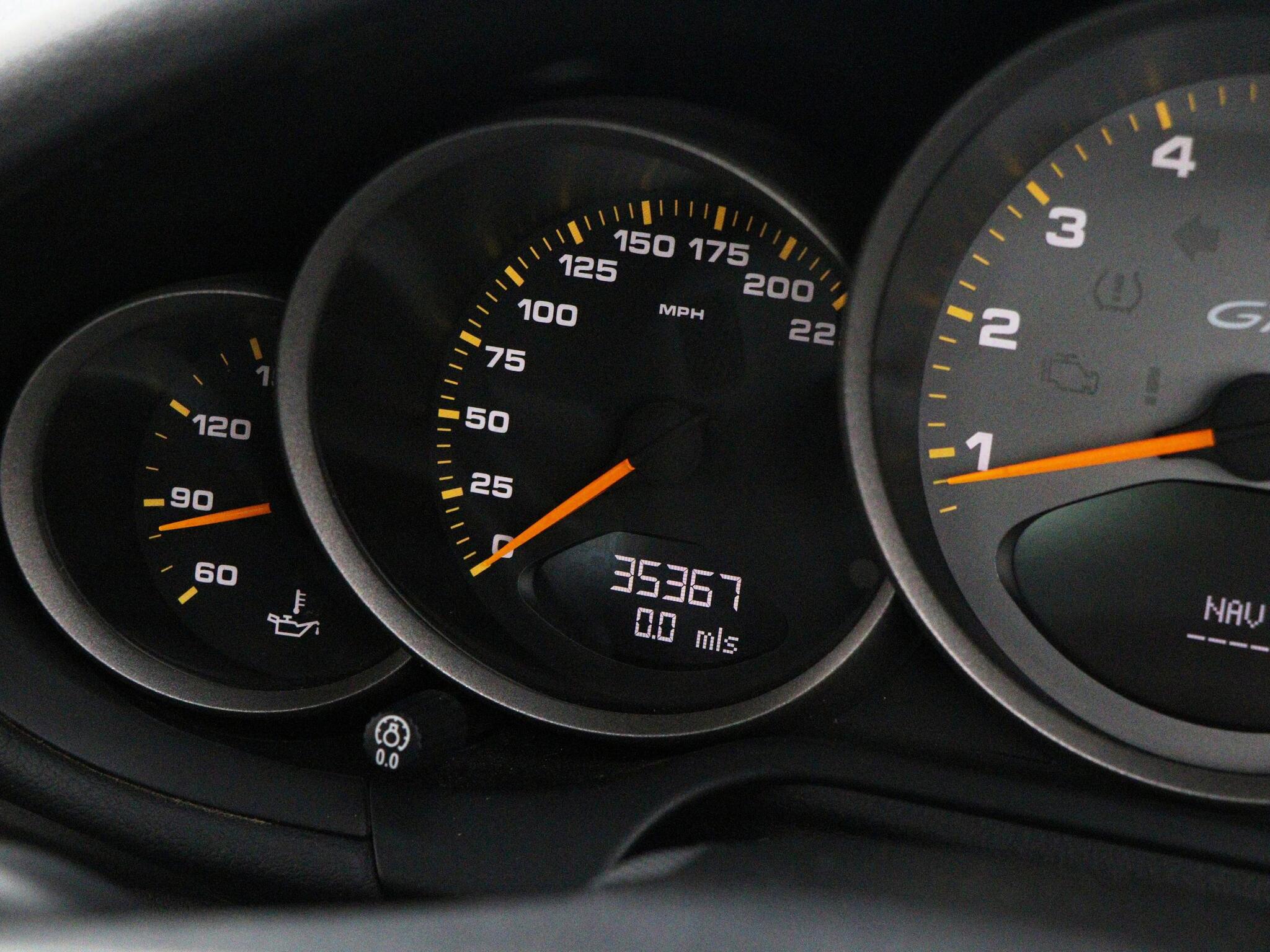 Porsche 911 view 35