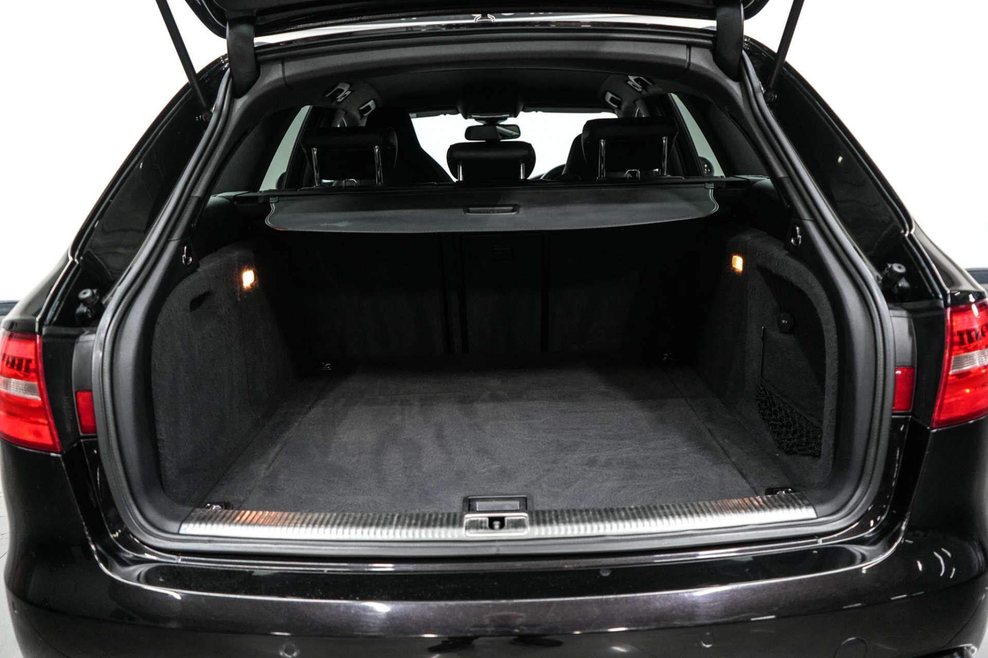Audi RS4 view 13