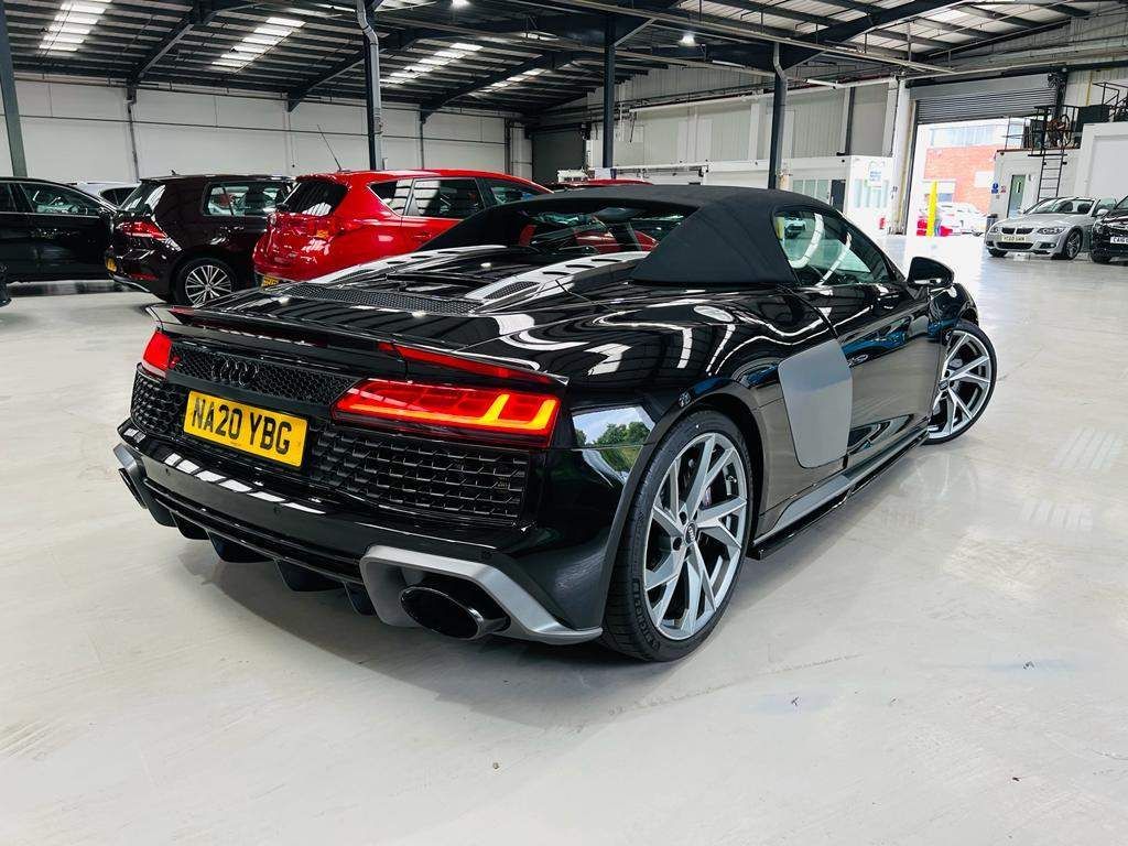 Audi R8 view 32