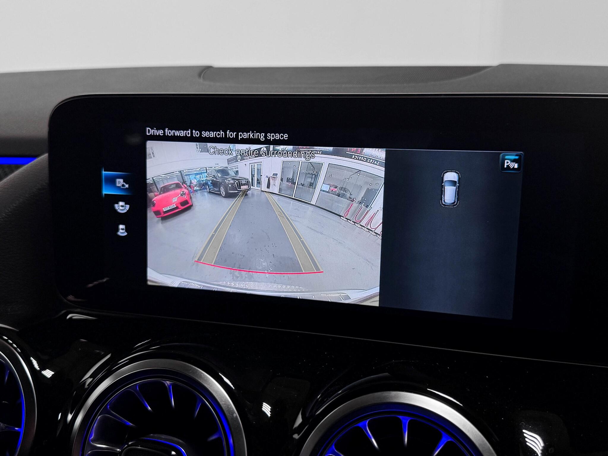 Mercedes-Benz Gla view 37