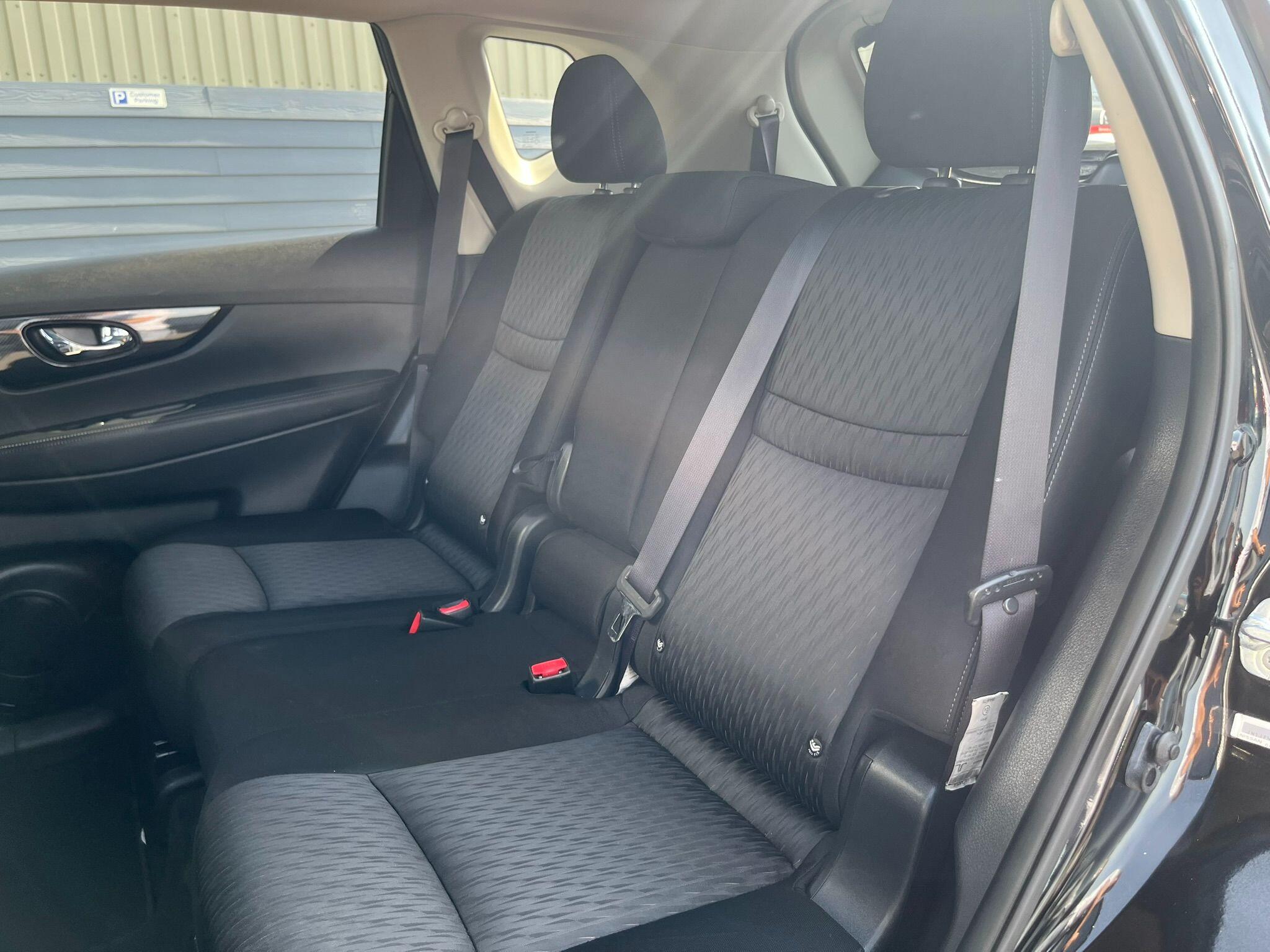Nissan X-Trail view 35