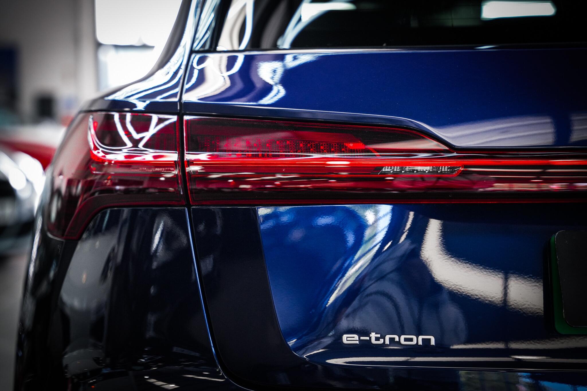 Audi E-Tron view 36
