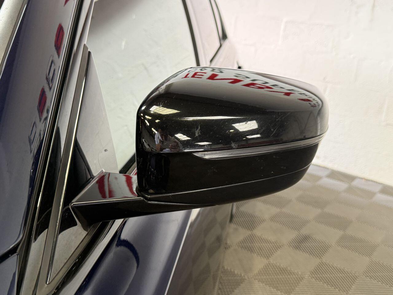 BMW 3 Series view 24