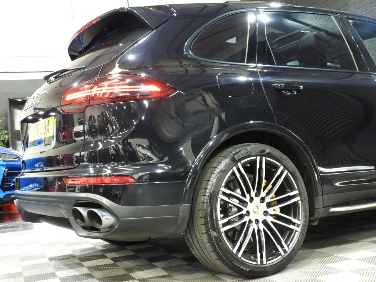 Porsche Cayenne view 11