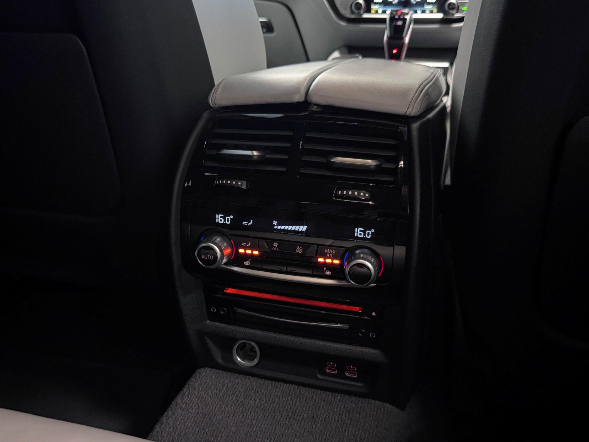BMW M5 view 19